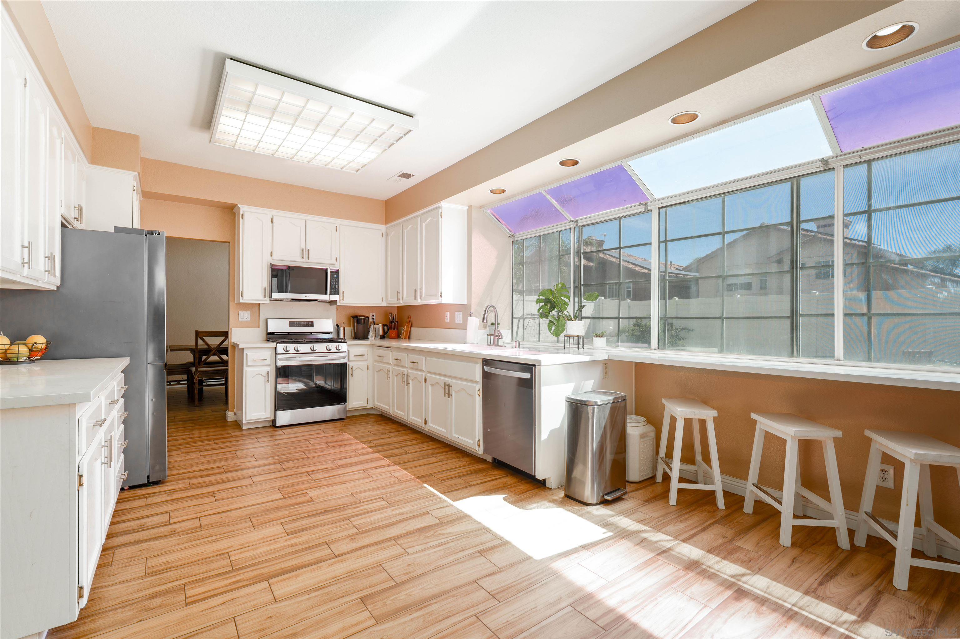 Detail Gallery Image 2 of 22 For 40976  Cardinal Flower Dr., Murrieta,  CA 92562 - 4 Beds | 2/1 Baths