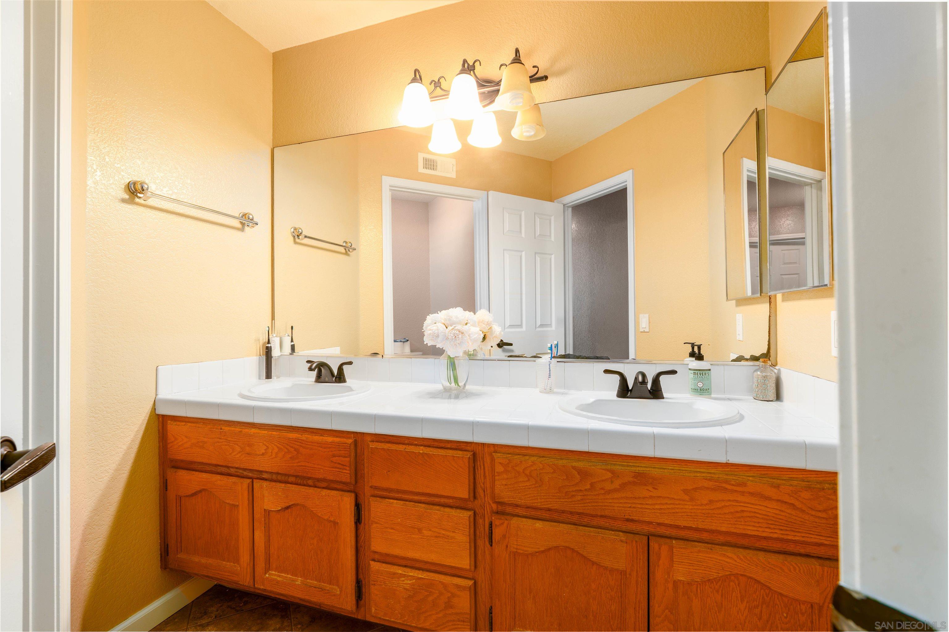 Detail Gallery Image 16 of 22 For 40976  Cardinal Flower Dr., Murrieta,  CA 92562 - 4 Beds | 2/1 Baths