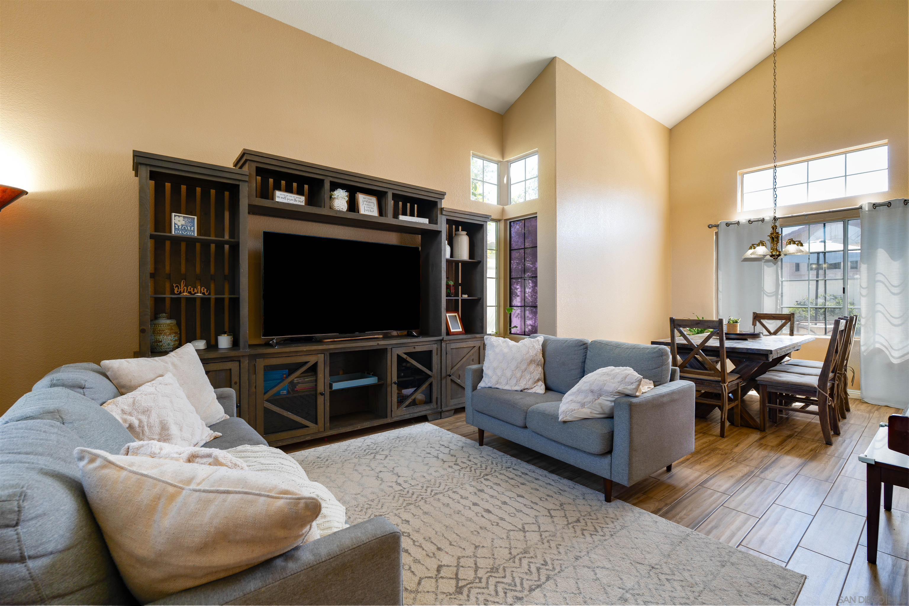 Detail Gallery Image 4 of 22 For 40976  Cardinal Flower Dr., Murrieta,  CA 92562 - 4 Beds | 2/1 Baths