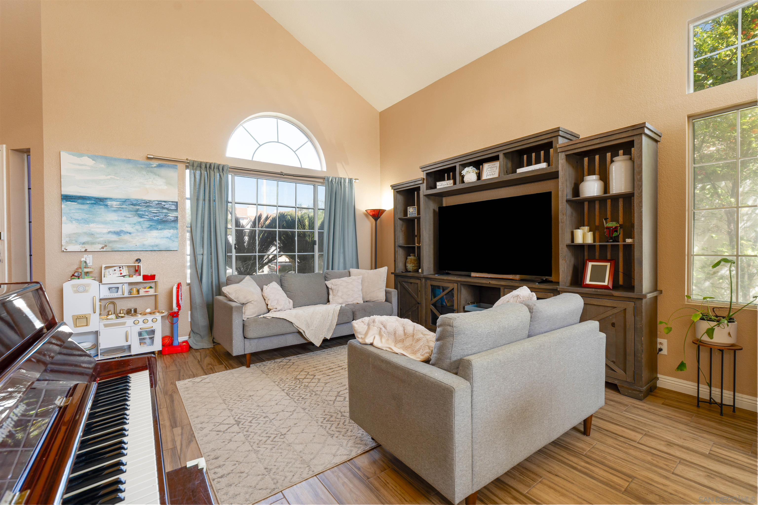 Detail Gallery Image 5 of 22 For 40976  Cardinal Flower Dr., Murrieta,  CA 92562 - 4 Beds | 2/1 Baths