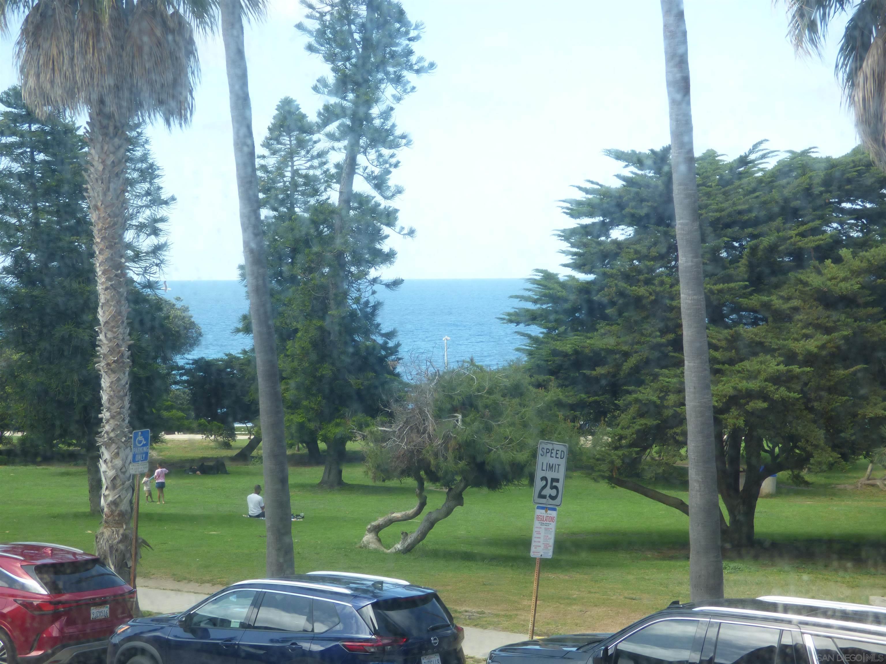 Detail Gallery Image 2 of 10 For 8040  Girard Avenue  5, La Jolla,  CA 92037 - 2 Beds | 2 Baths