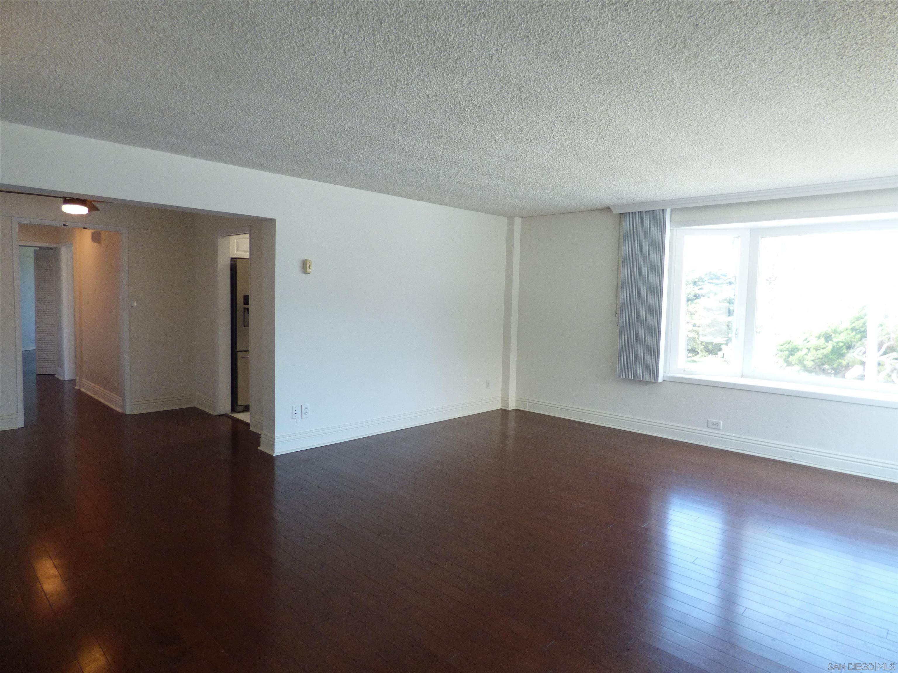 Detail Gallery Image 6 of 10 For 8040  Girard Avenue  5, La Jolla,  CA 92037 - 2 Beds | 2 Baths