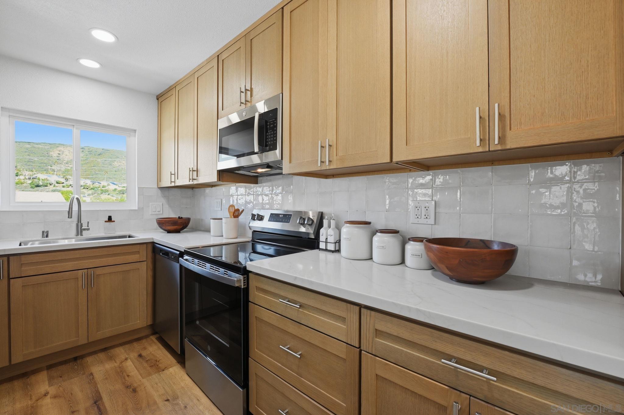 Detail Gallery Image 12 of 36 For 9922  Paseo Montalban, San Diego,  CA 92129 - 2 Beds | 1/1 Baths