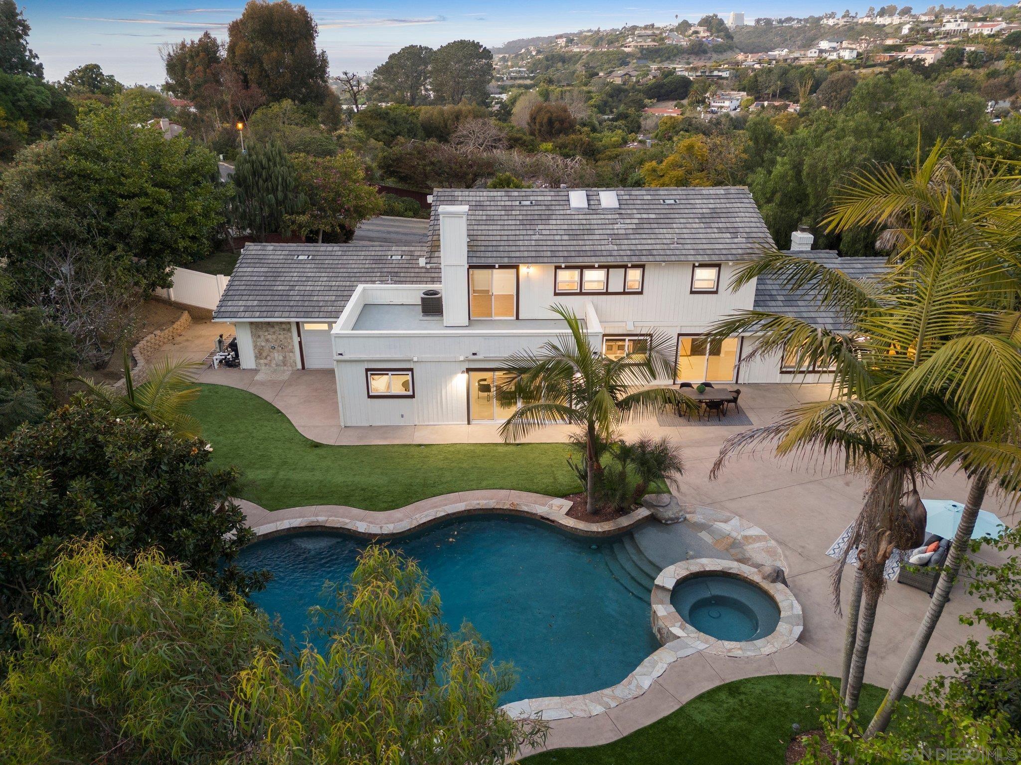 Detail Gallery Image 2 of 55 For 2505  Hidden Valley Pl, La Jolla,  CA 92037 - 5 Beds | 4 Baths