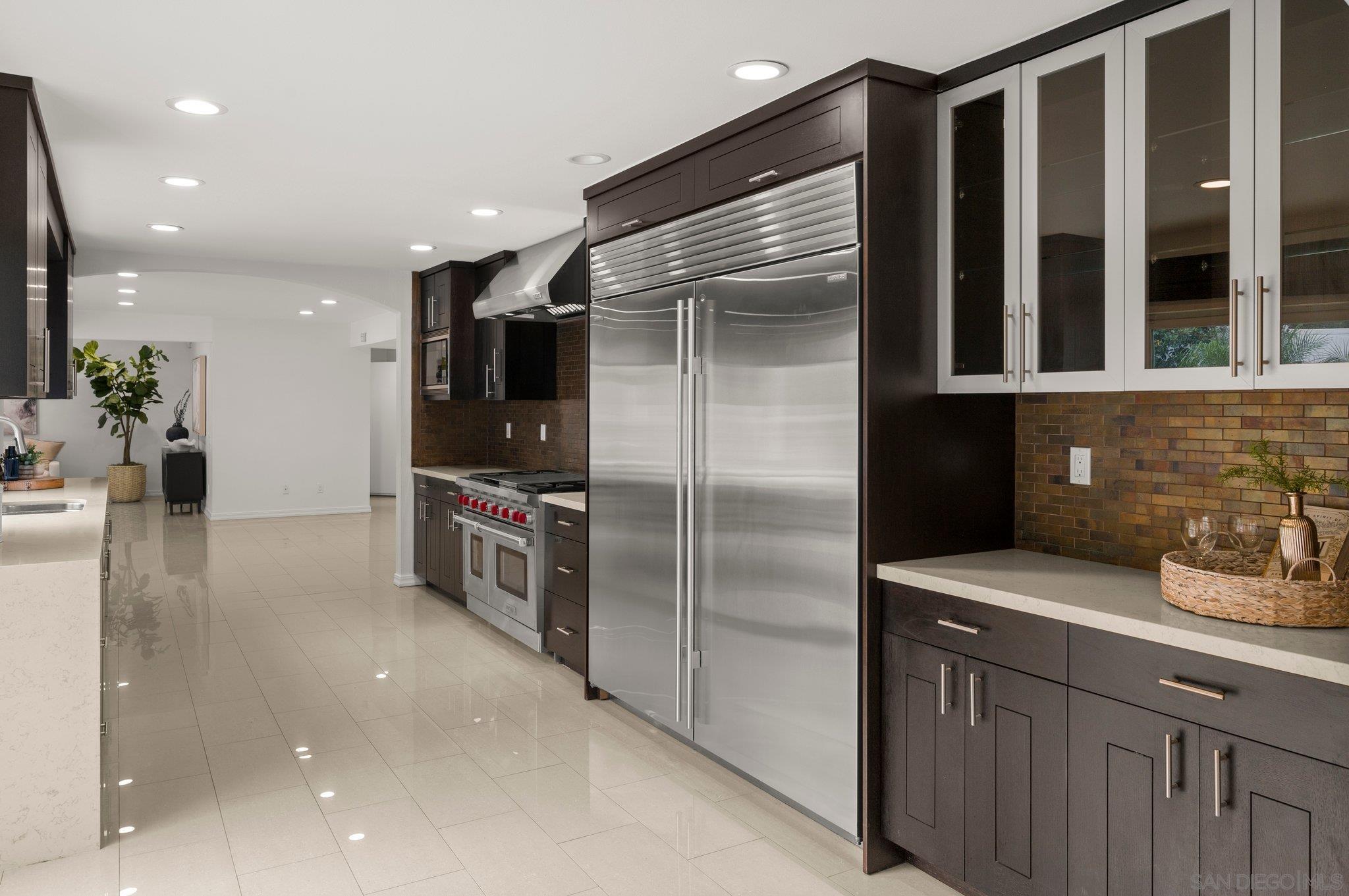 Detail Gallery Image 11 of 55 For 2505  Hidden Valley Pl, La Jolla,  CA 92037 - 5 Beds | 4 Baths