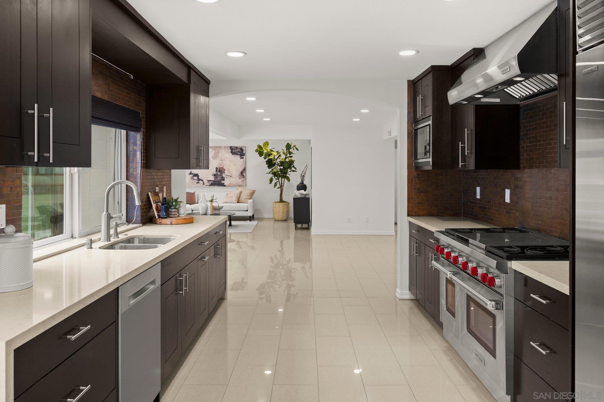 Detail Gallery Image 12 of 55 For 2505  Hidden Valley Pl, La Jolla,  CA 92037 - 5 Beds | 4 Baths