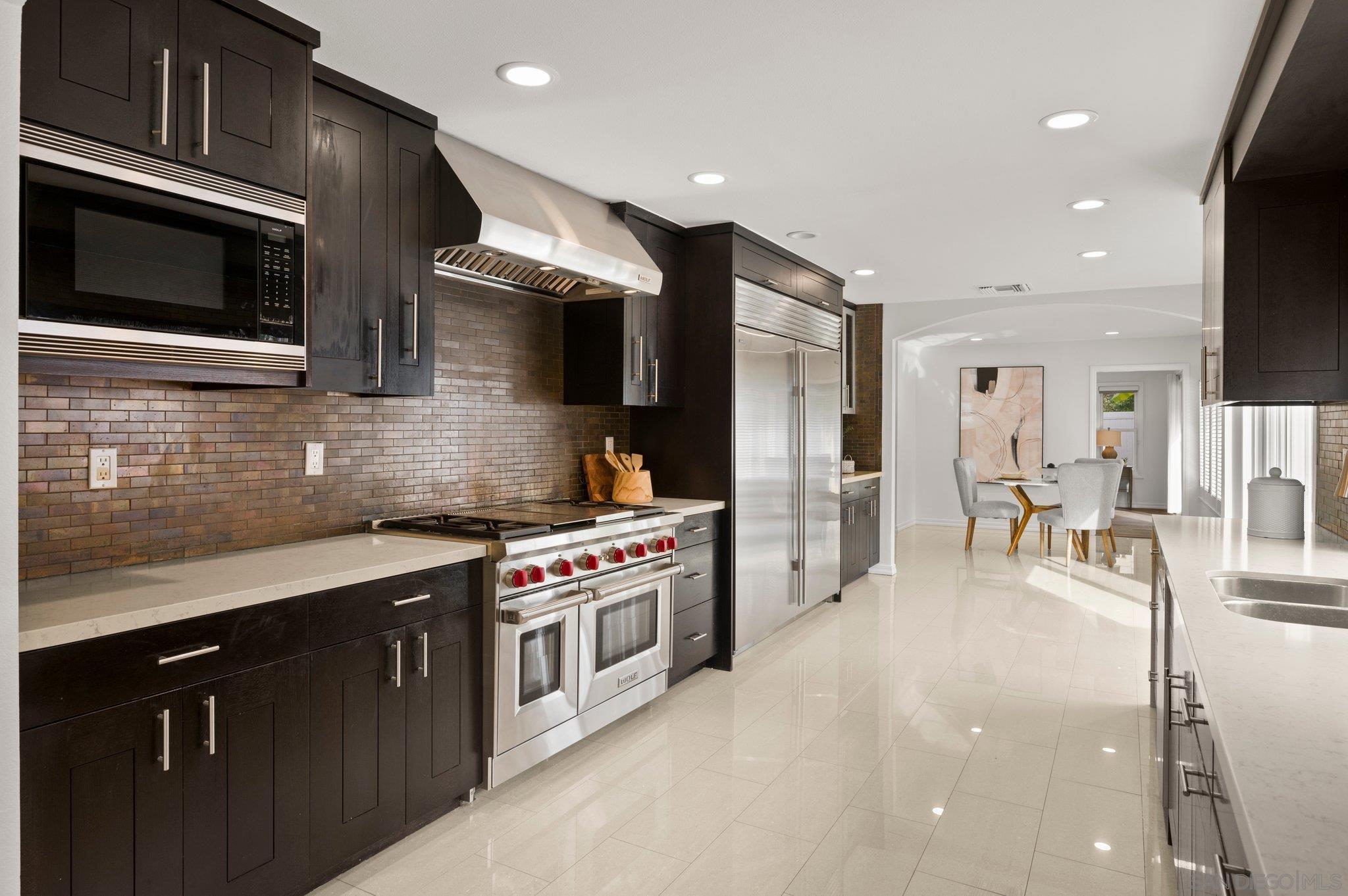 Detail Gallery Image 14 of 55 For 2505  Hidden Valley Pl, La Jolla,  CA 92037 - 5 Beds | 4 Baths