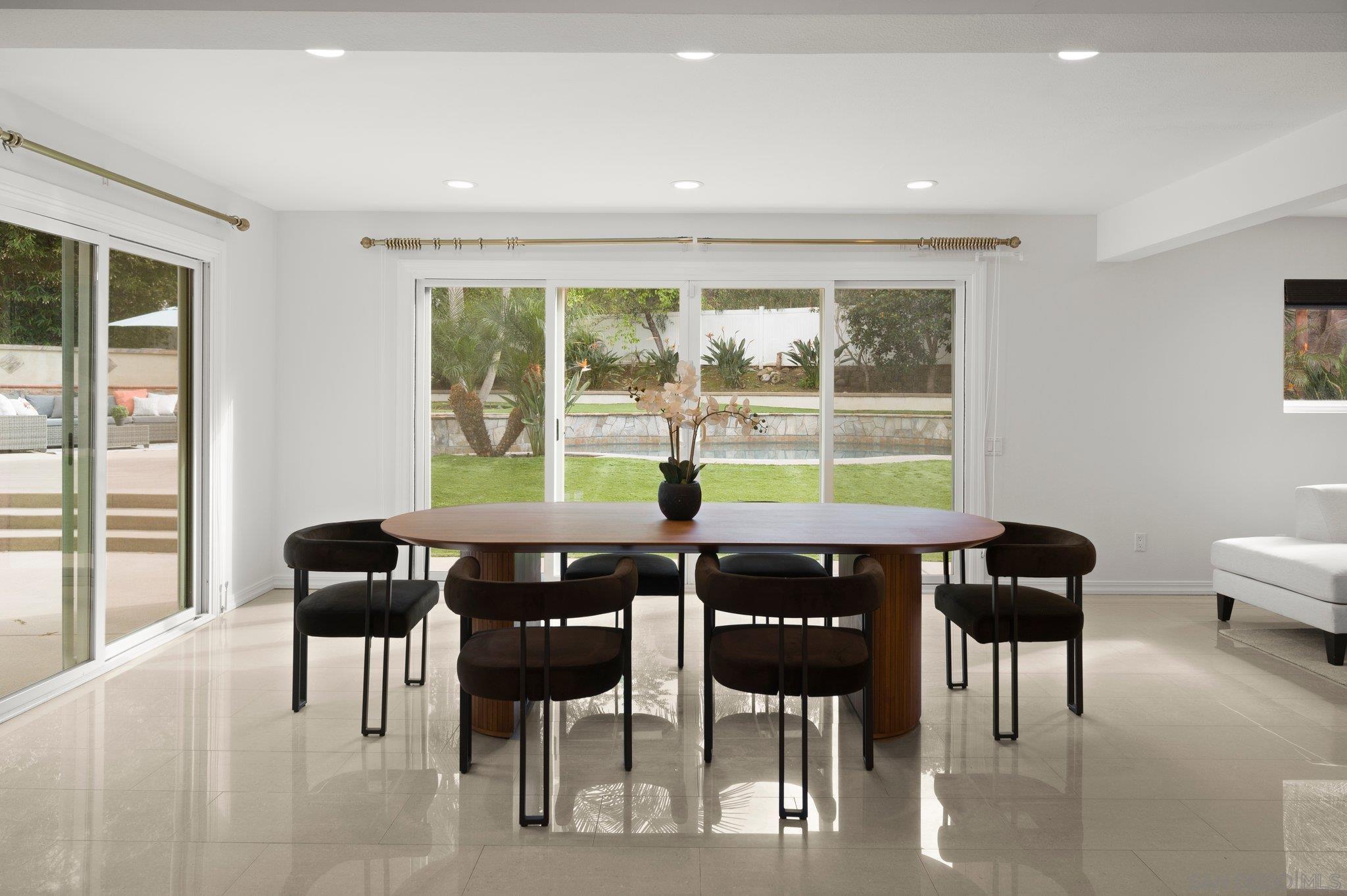 Detail Gallery Image 15 of 55 For 2505  Hidden Valley Pl, La Jolla,  CA 92037 - 5 Beds | 4 Baths