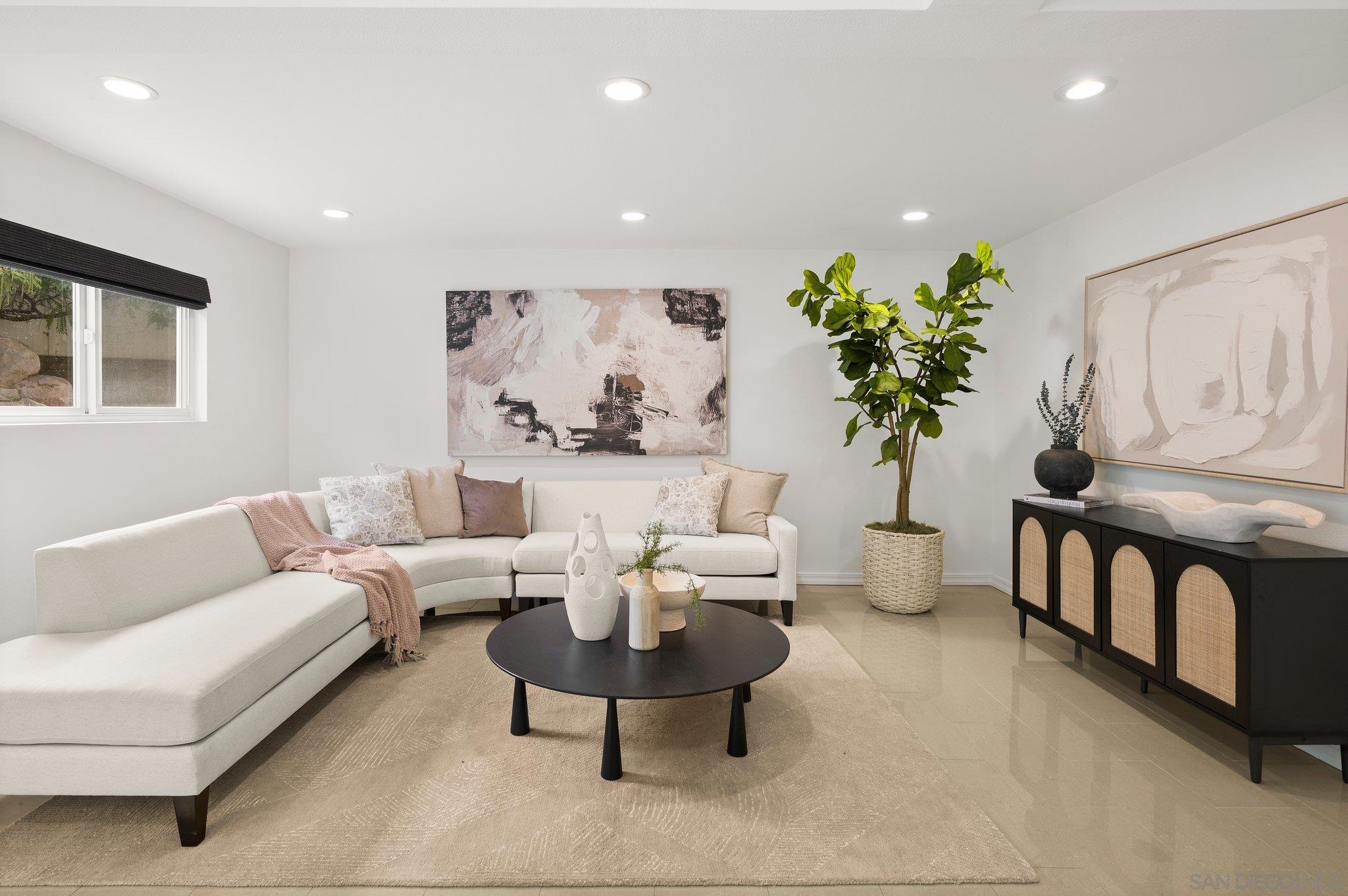 Detail Gallery Image 16 of 55 For 2505  Hidden Valley Pl, La Jolla,  CA 92037 - 5 Beds | 4 Baths