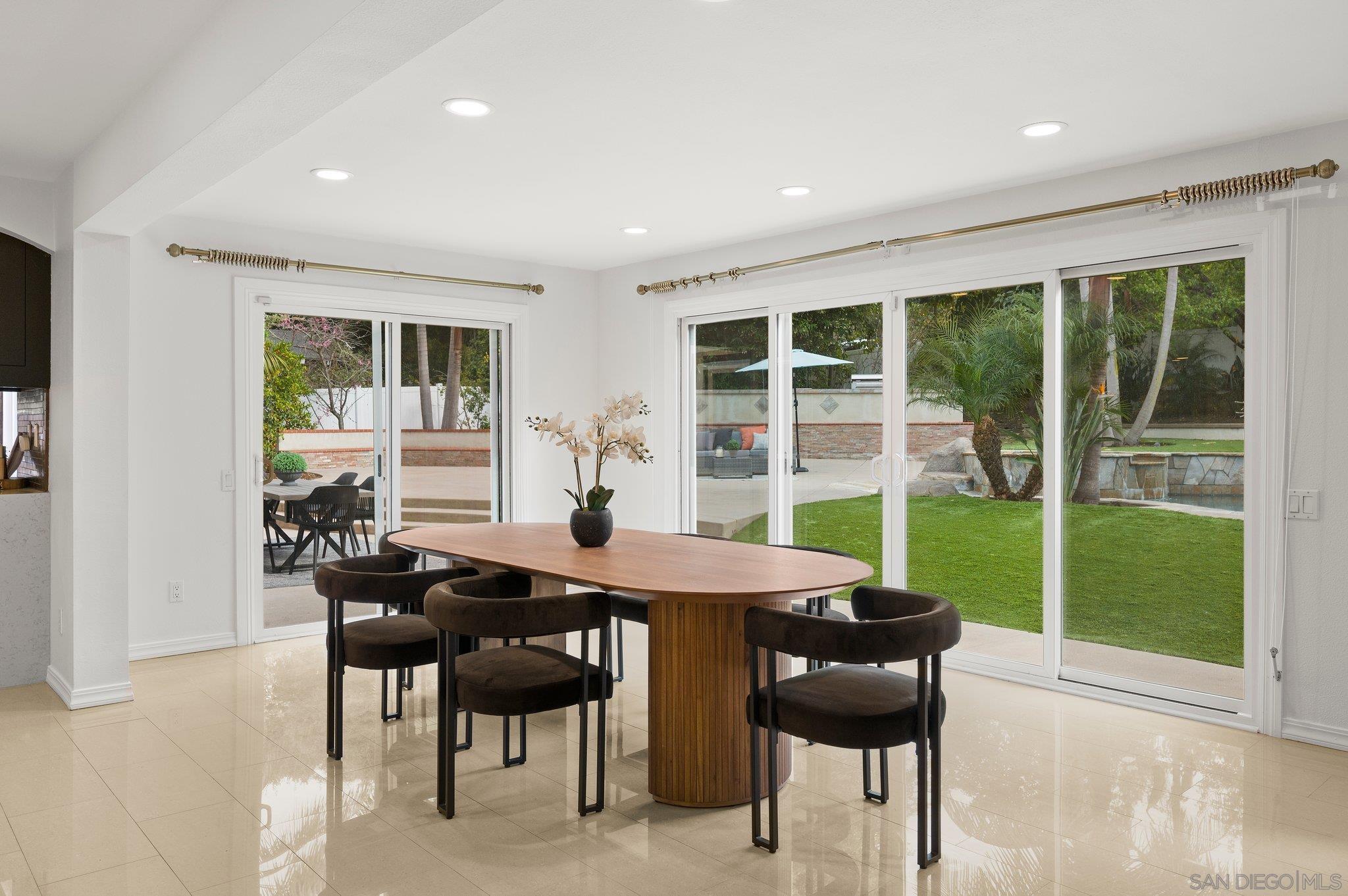 Detail Gallery Image 17 of 55 For 2505  Hidden Valley Pl, La Jolla,  CA 92037 - 5 Beds | 4 Baths