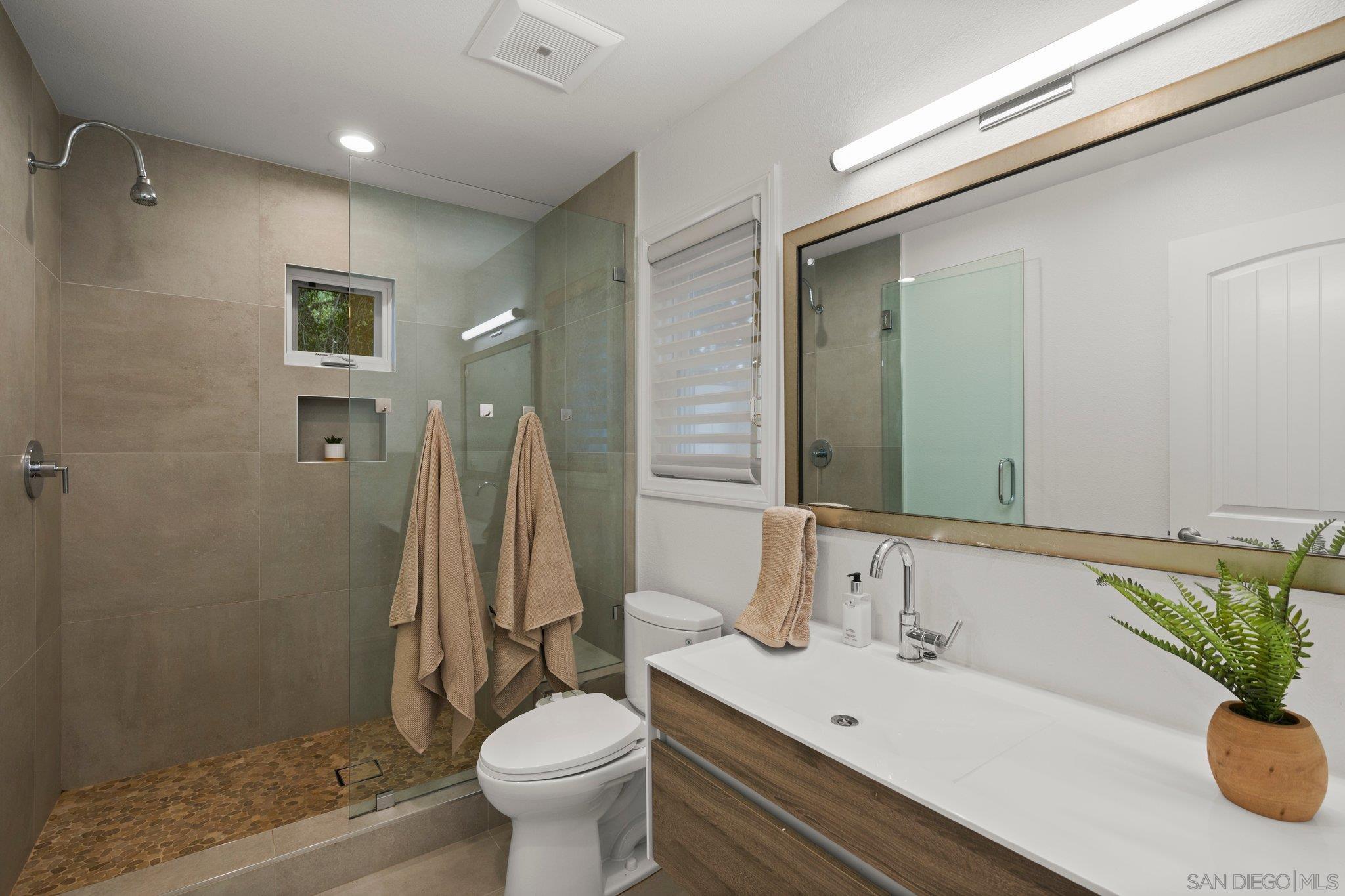 Detail Gallery Image 20 of 55 For 2505  Hidden Valley Pl, La Jolla,  CA 92037 - 5 Beds | 4 Baths