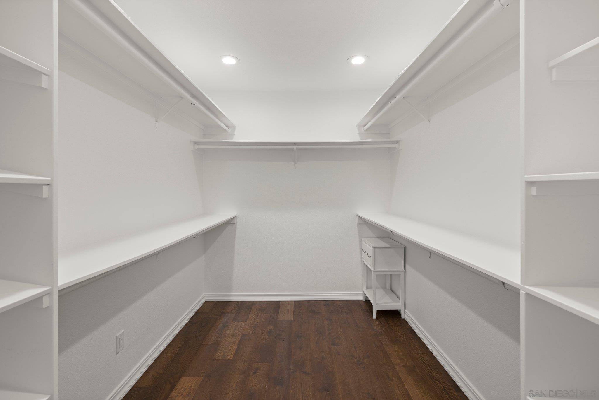 Detail Gallery Image 21 of 55 For 2505  Hidden Valley Pl, La Jolla,  CA 92037 - 5 Beds | 4 Baths