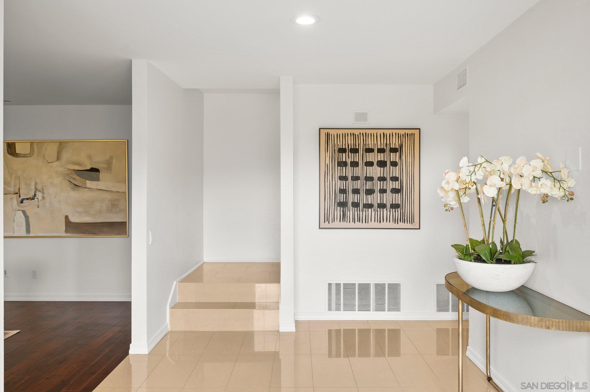 Detail Gallery Image 22 of 55 For 2505  Hidden Valley Pl, La Jolla,  CA 92037 - 5 Beds | 4 Baths