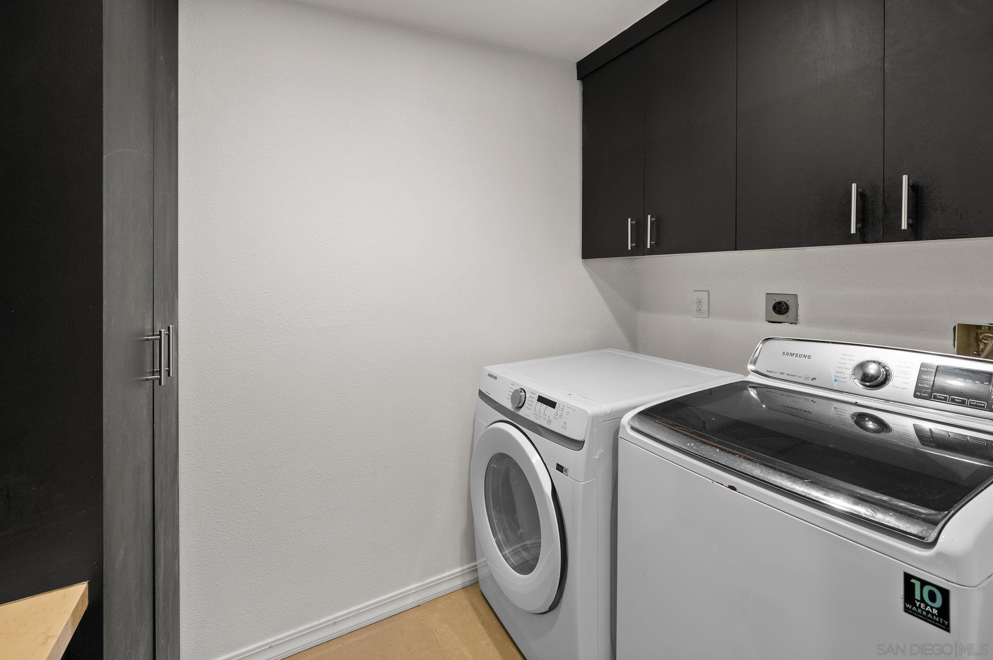 Detail Gallery Image 23 of 55 For 2505  Hidden Valley Pl, La Jolla,  CA 92037 - 5 Beds | 4 Baths