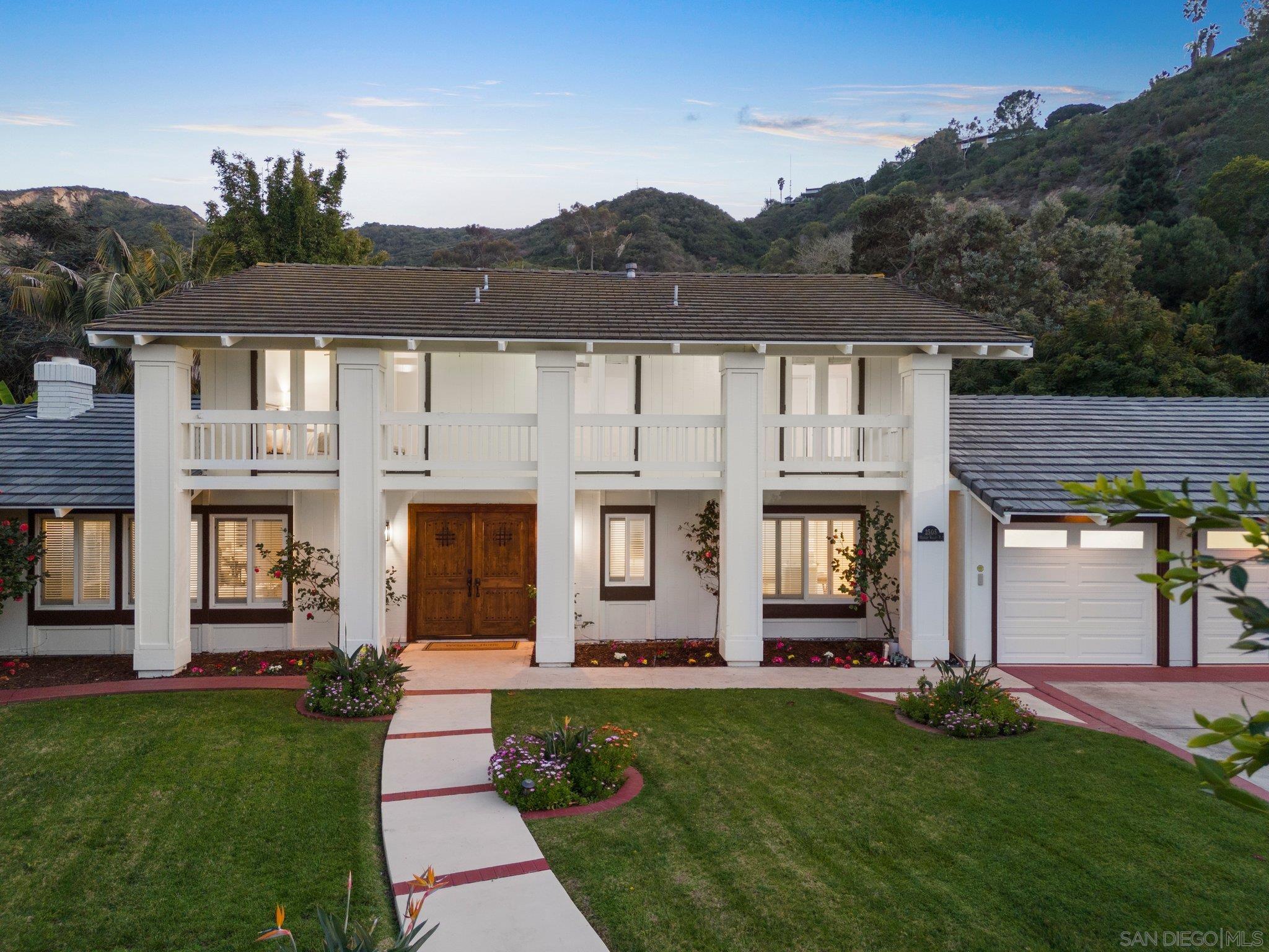 Detail Gallery Image 4 of 55 For 2505  Hidden Valley Pl, La Jolla,  CA 92037 - 5 Beds | 4 Baths