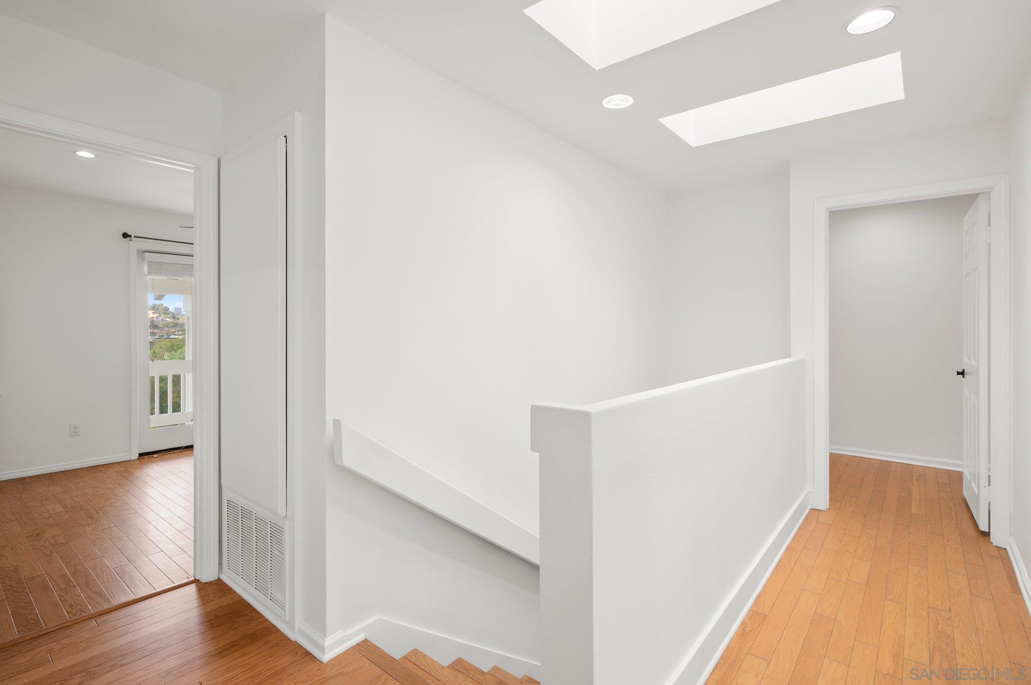 Detail Gallery Image 31 of 55 For 2505  Hidden Valley Pl, La Jolla,  CA 92037 - 5 Beds | 4 Baths