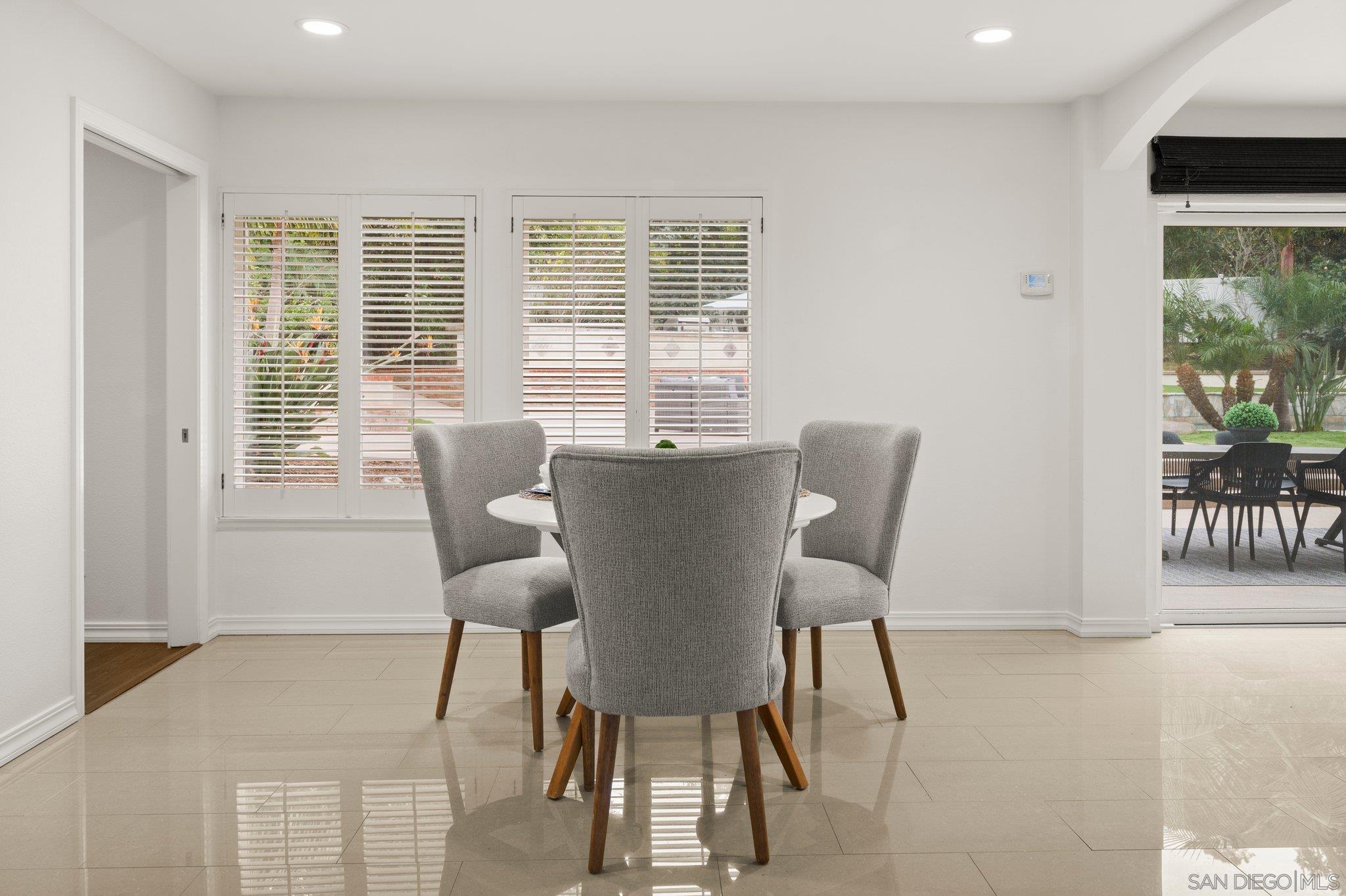 Detail Gallery Image 8 of 55 For 2505  Hidden Valley Pl, La Jolla,  CA 92037 - 5 Beds | 4 Baths