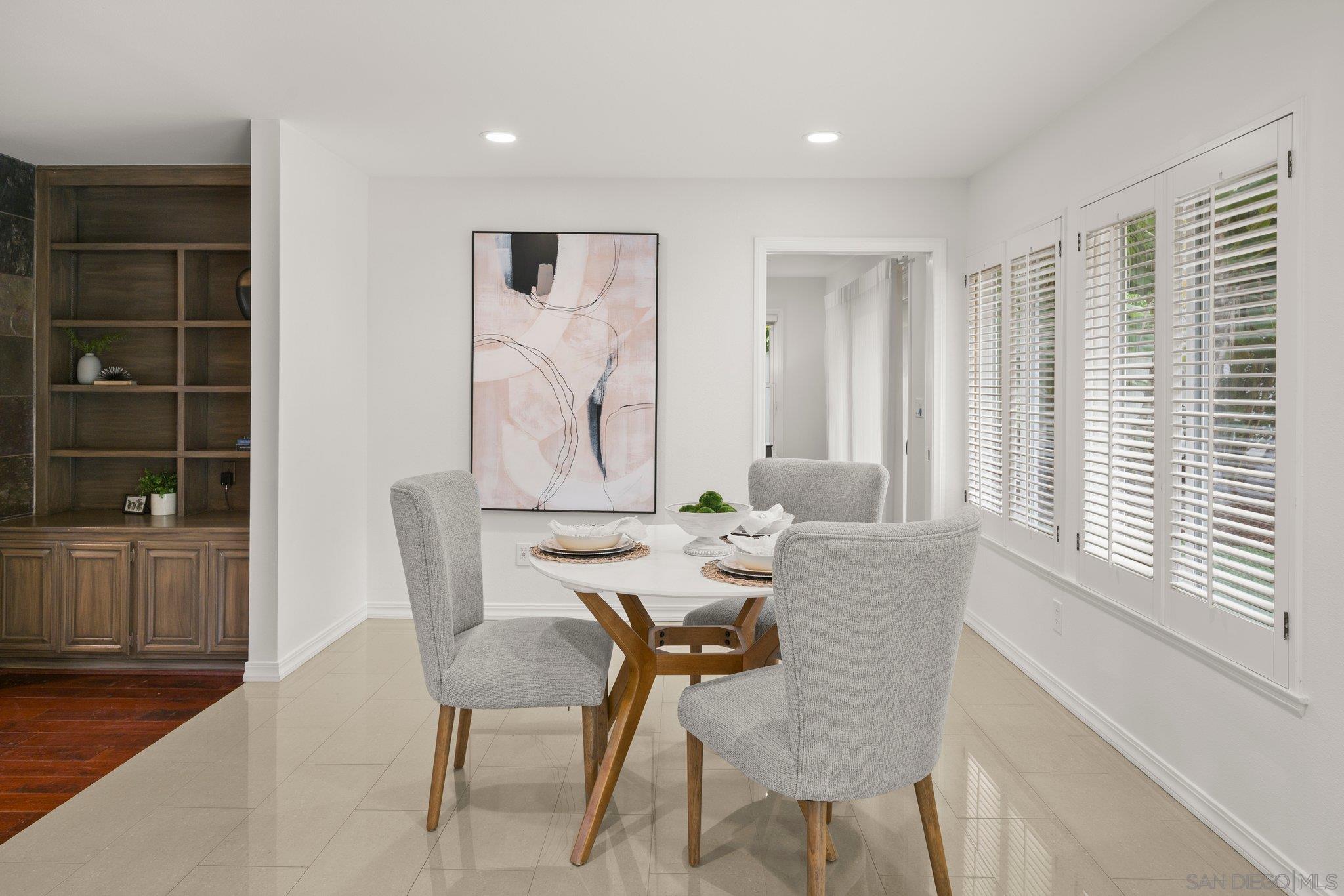 Detail Gallery Image 9 of 55 For 2505  Hidden Valley Pl, La Jolla,  CA 92037 - 5 Beds | 4 Baths