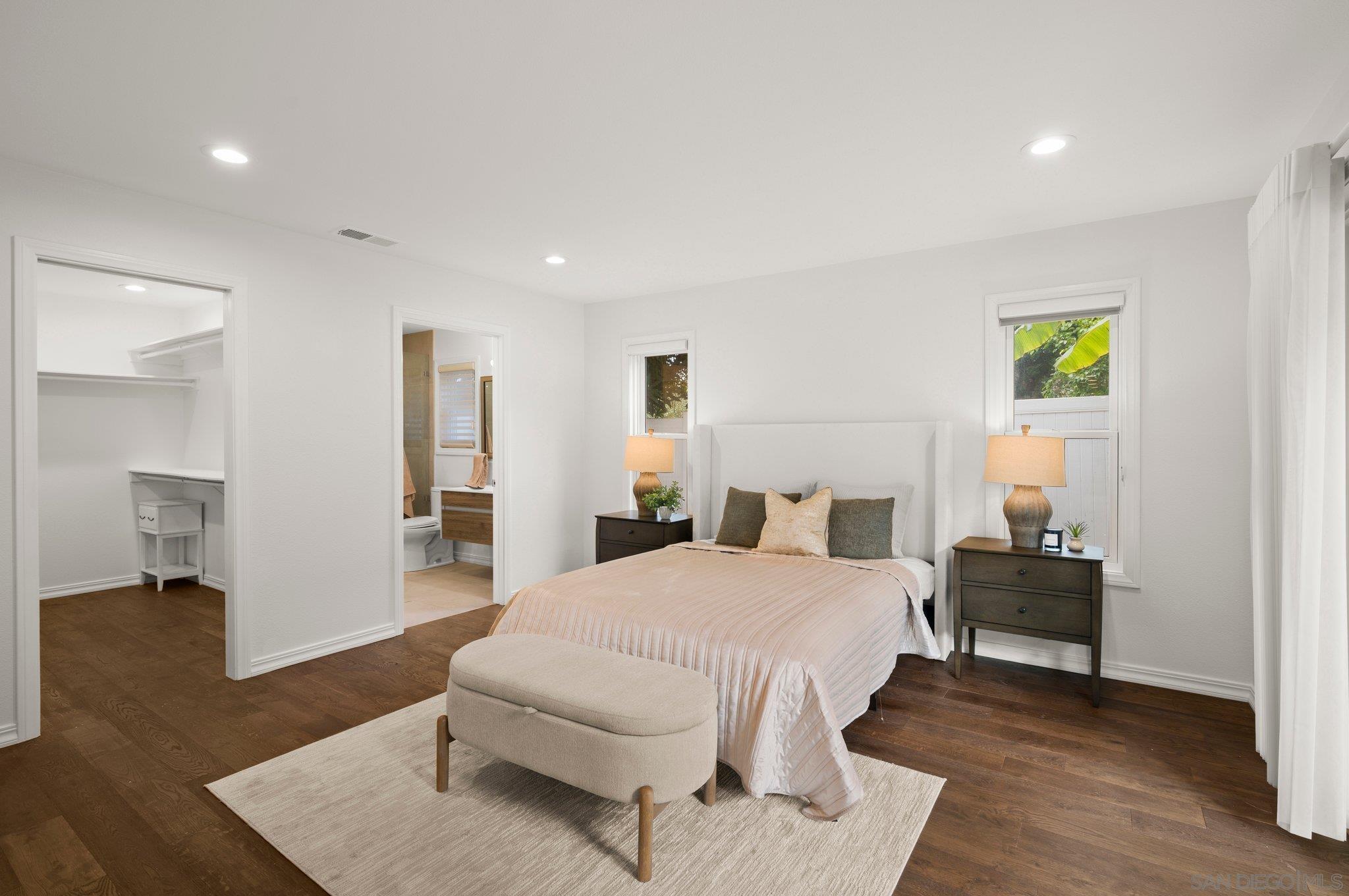 Detail Gallery Image 10 of 55 For 2505  Hidden Valley Pl, La Jolla,  CA 92037 - 5 Beds | 4 Baths