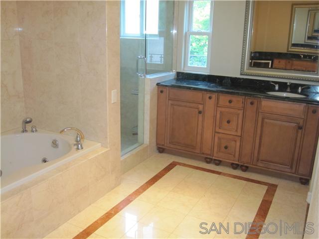 Detail Gallery Image 6 of 18 For 4566  Sherlock Court, San Diego,  CA 92122 - 3 Beds | 2/1 Baths