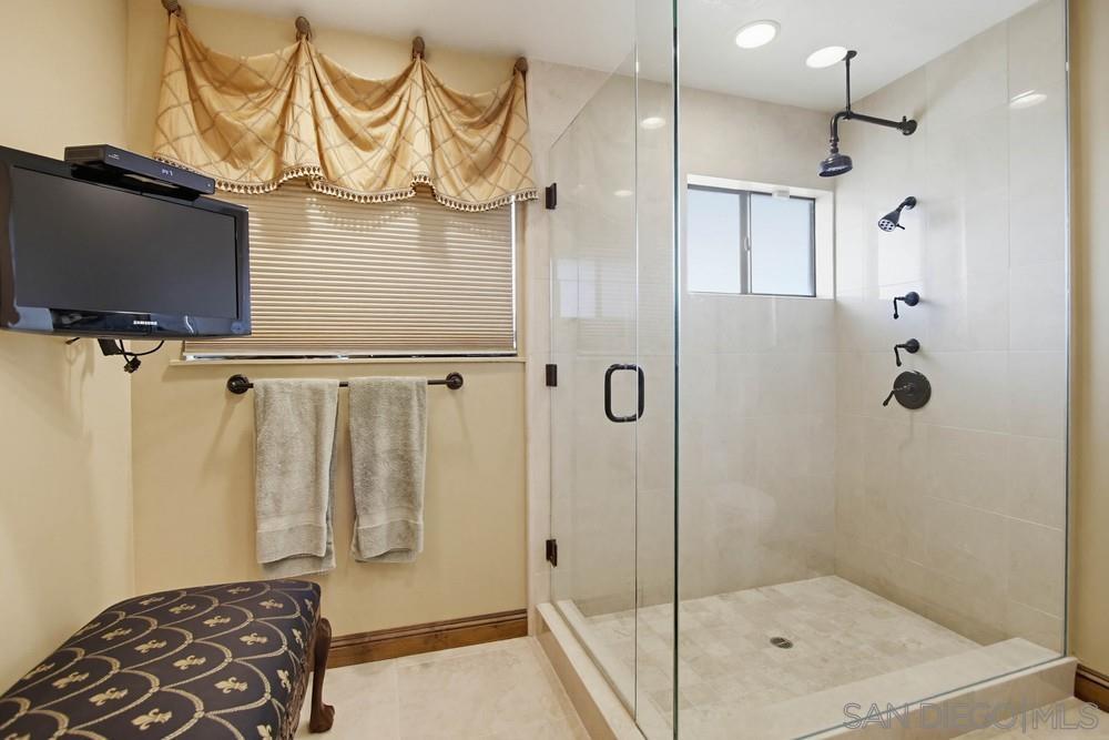 Detail Gallery Image 26 of 50 For 1366  Camino Lujan, San Diego,  CA 92111 - 3 Beds | 2/1 Baths