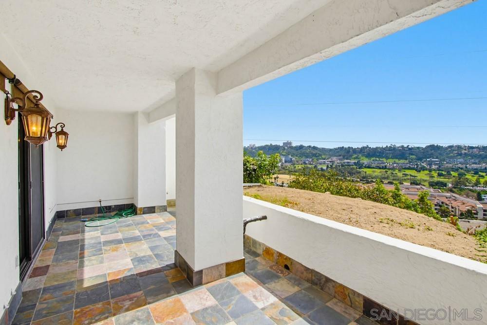 Detail Gallery Image 9 of 50 For 1366  Camino Lujan, San Diego,  CA 92111 - 3 Beds | 2/1 Baths