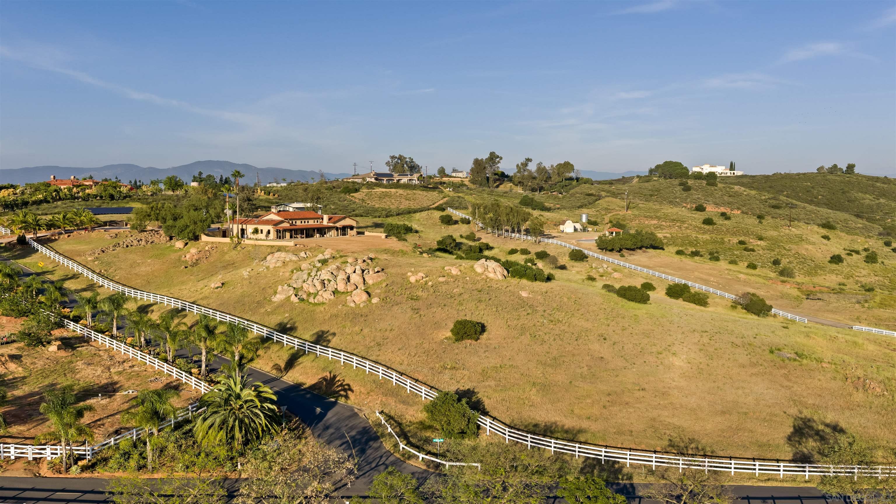 Detail Gallery Image 13 of 75 For 19185  via Cuesta, Ramona,  CA 92065 - 3 Beds | 3 Baths