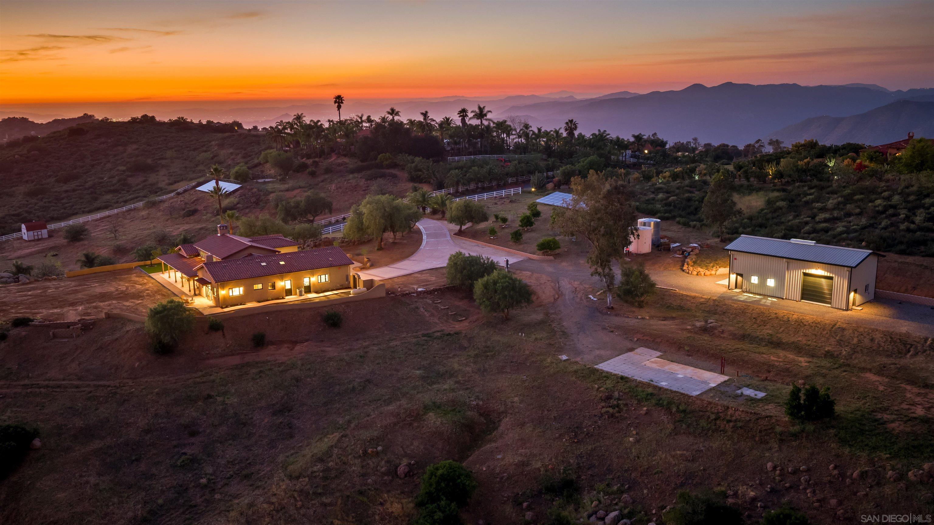 Detail Gallery Image 5 of 75 For 19185  via Cuesta, Ramona,  CA 92065 - 3 Beds | 3 Baths