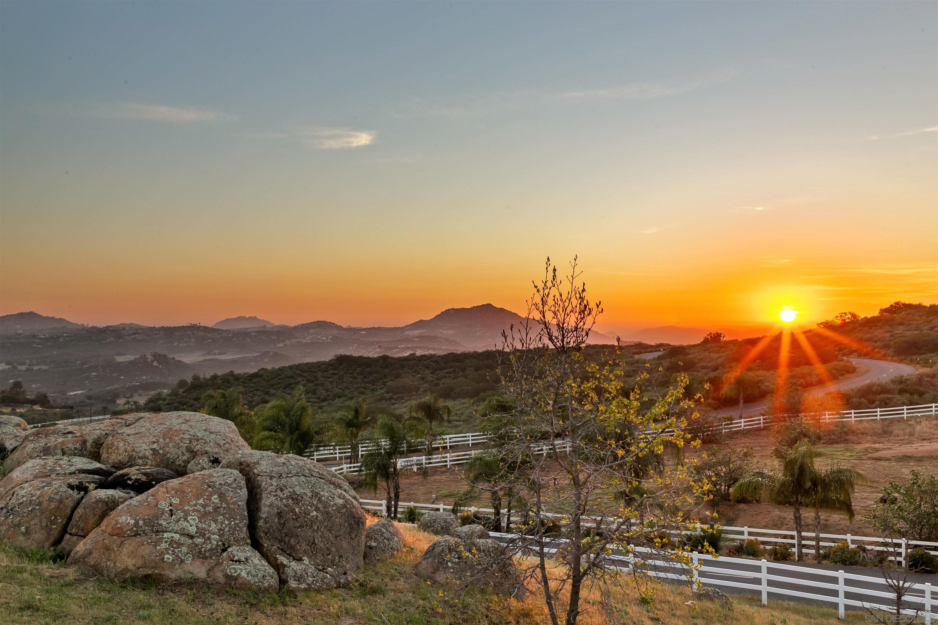 Detail Gallery Image 7 of 75 For 19185  via Cuesta, Ramona,  CA 92065 - 3 Beds | 3 Baths