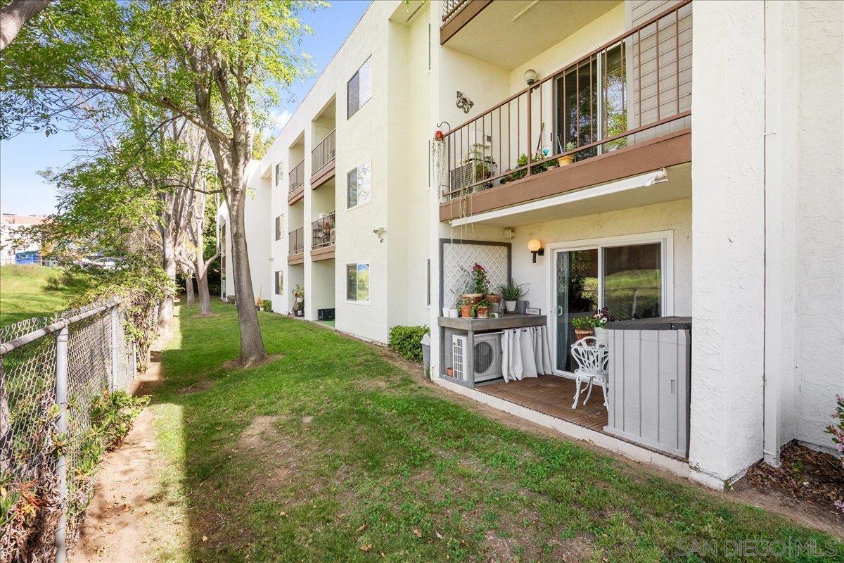 Detail Gallery Image 17 of 30 For 6350  Genesee Ave.  #115,  San Diego,  CA 92122 - 2 Beds | 2 Baths