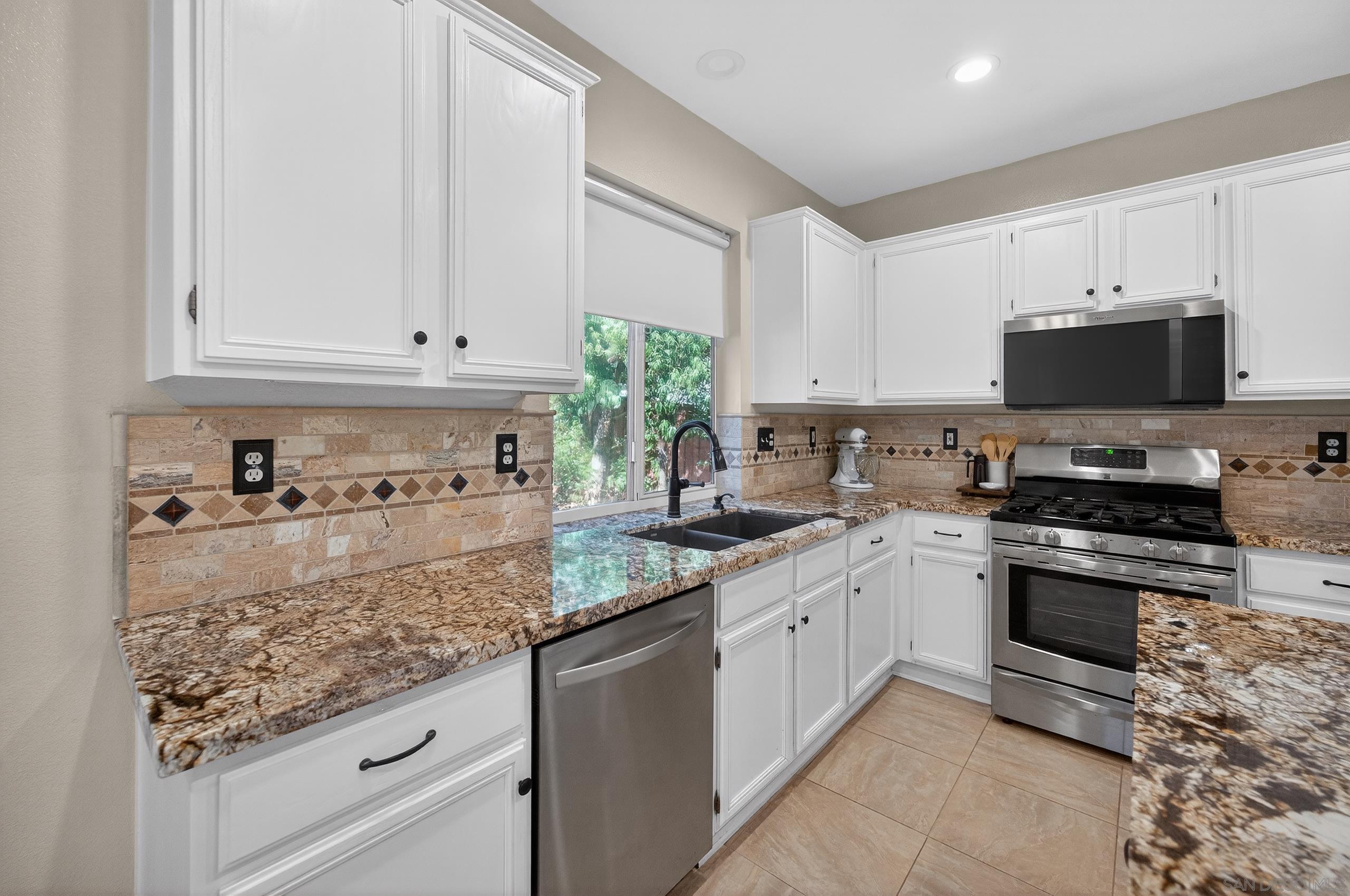 Detail Gallery Image 16 of 36 For 43165  Sereno Dr., Temecula,  CA 92592 - 4 Beds | 2/1 Baths