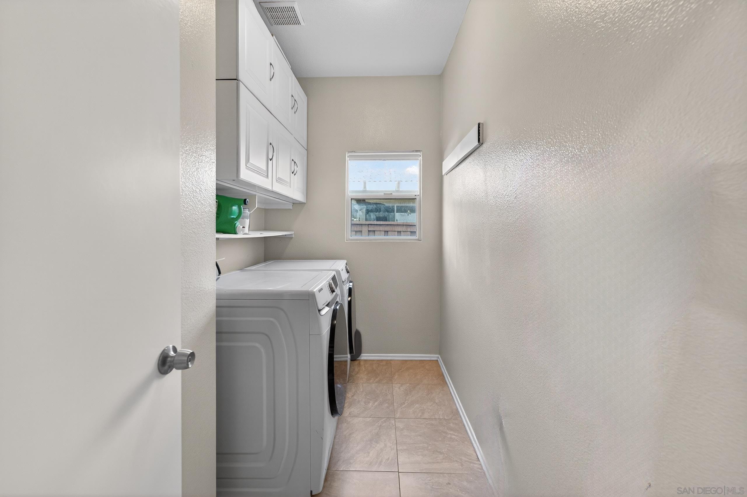 Detail Gallery Image 17 of 36 For 43165  Sereno Dr., Temecula,  CA 92592 - 4 Beds | 2/1 Baths