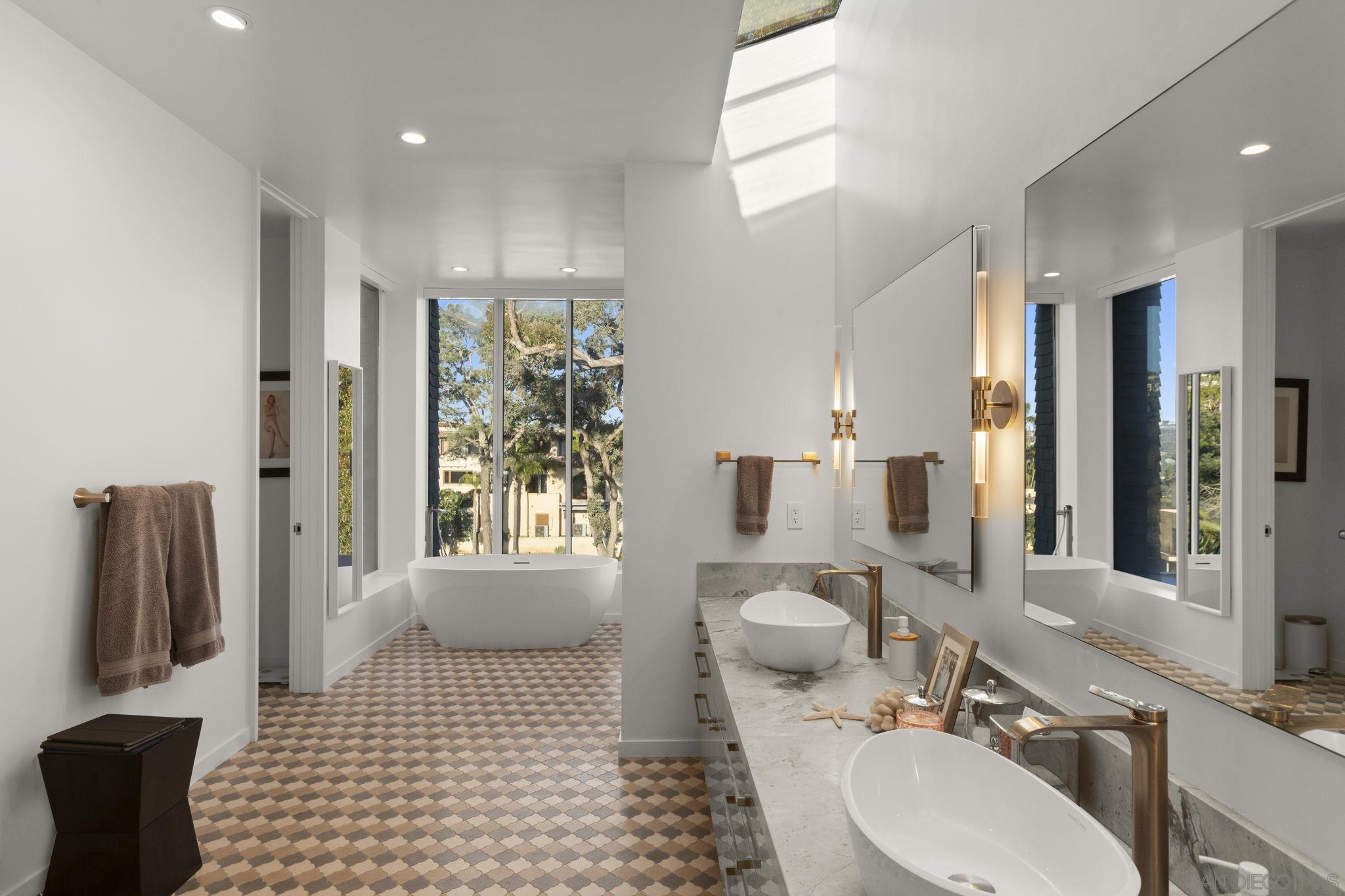 Detail Gallery Image 11 of 15 For 7747  Whitefield, La Jolla,  CA 92037 - 4 Beds | 3/1 Baths