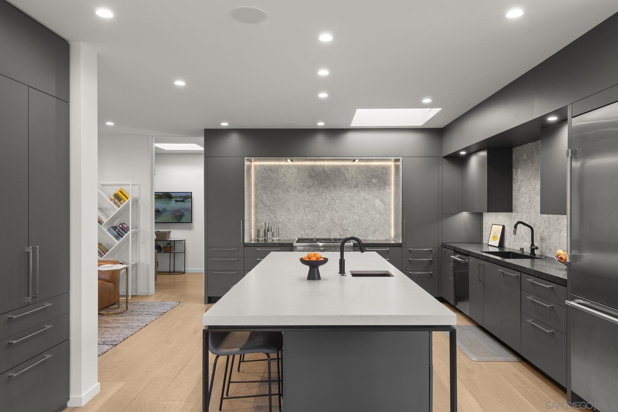 Detail Gallery Image 5 of 15 For 7747  Whitefield, La Jolla,  CA 92037 - 4 Beds | 3/1 Baths