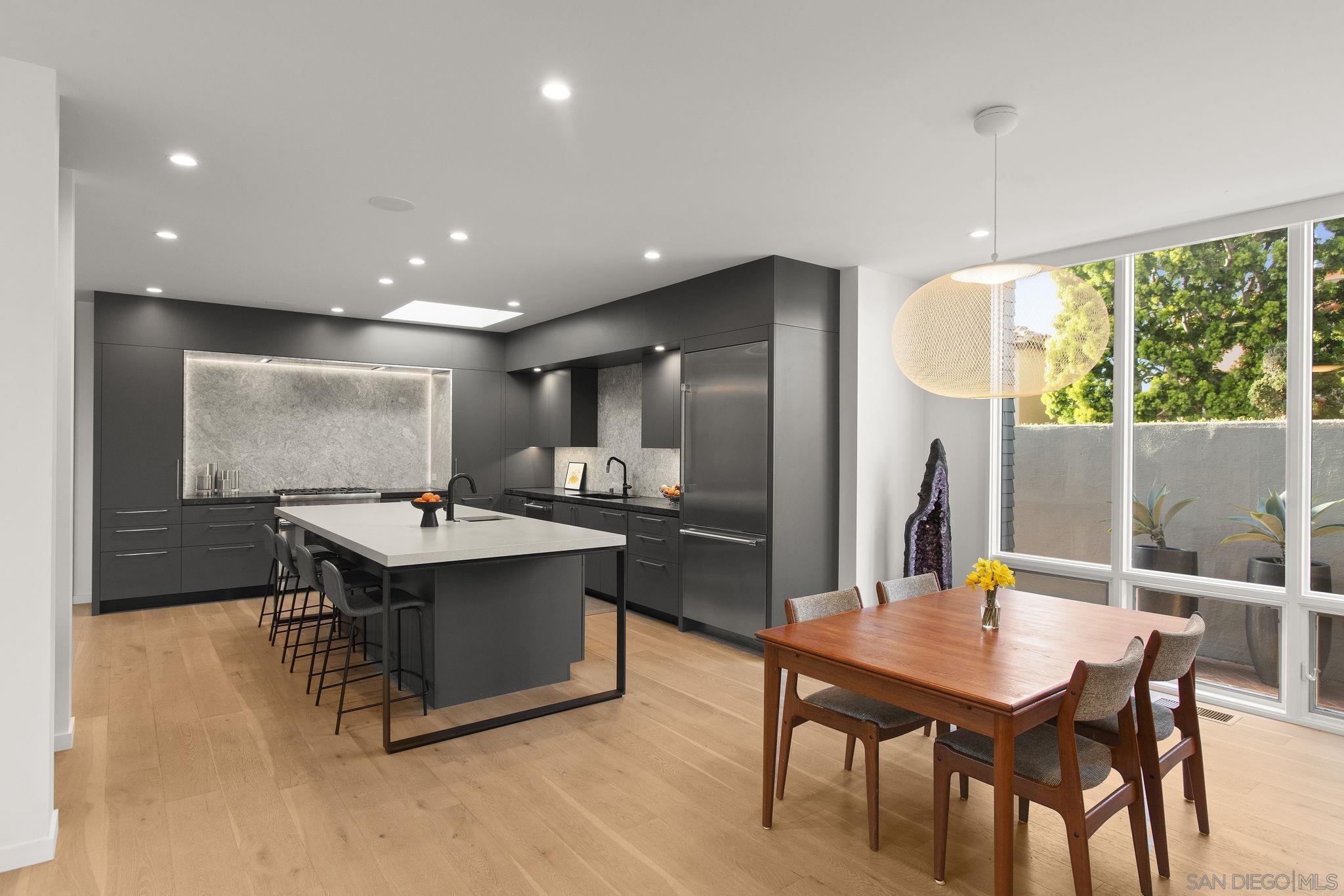 Detail Gallery Image 7 of 15 For 7747  Whitefield, La Jolla,  CA 92037 - 4 Beds | 3/1 Baths