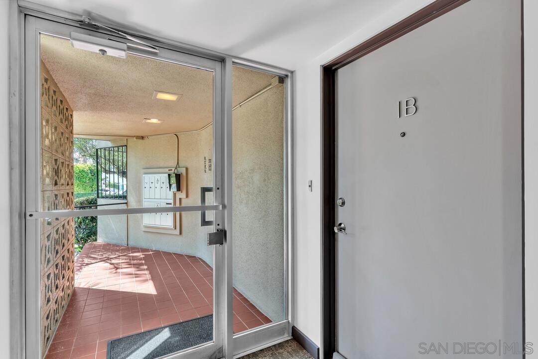 Detail Gallery Image 7 of 42 For 1155  Star Park Circle  1b,  Coronado,  CA 92118 - 2 Beds | 2 Baths