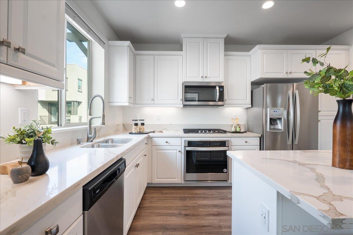 Detail Gallery Image 11 of 35 For 2325  Verano Way, Vista,  CA 92081 - 2 Beds | 2/1 Baths