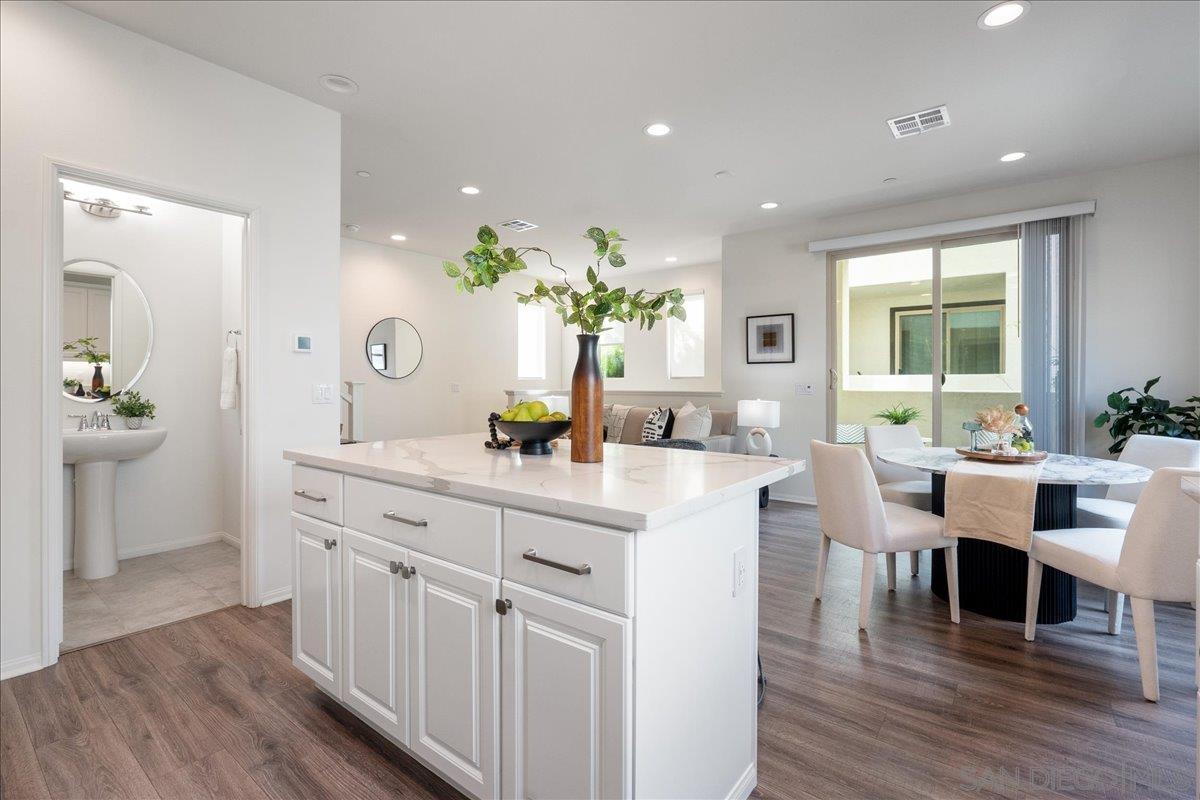 Detail Gallery Image 12 of 35 For 2325  Verano Way, Vista,  CA 92081 - 2 Beds | 2/1 Baths