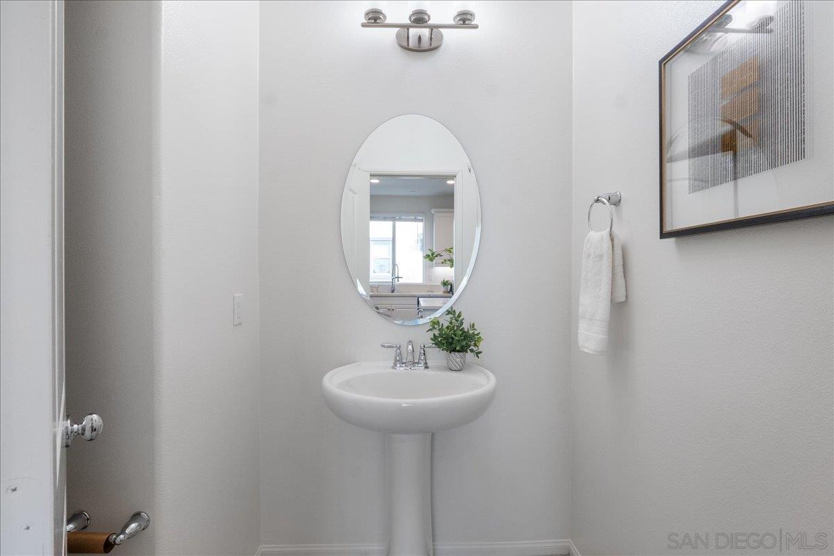 Detail Gallery Image 15 of 35 For 2325  Verano Way, Vista,  CA 92081 - 2 Beds | 2/1 Baths