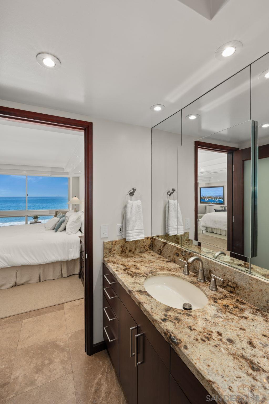 Detail Gallery Image 15 of 35 For 1760  Avenida Del Mundo  #406,  Coronado,  CA 92118 - 2 Beds | 2 Baths