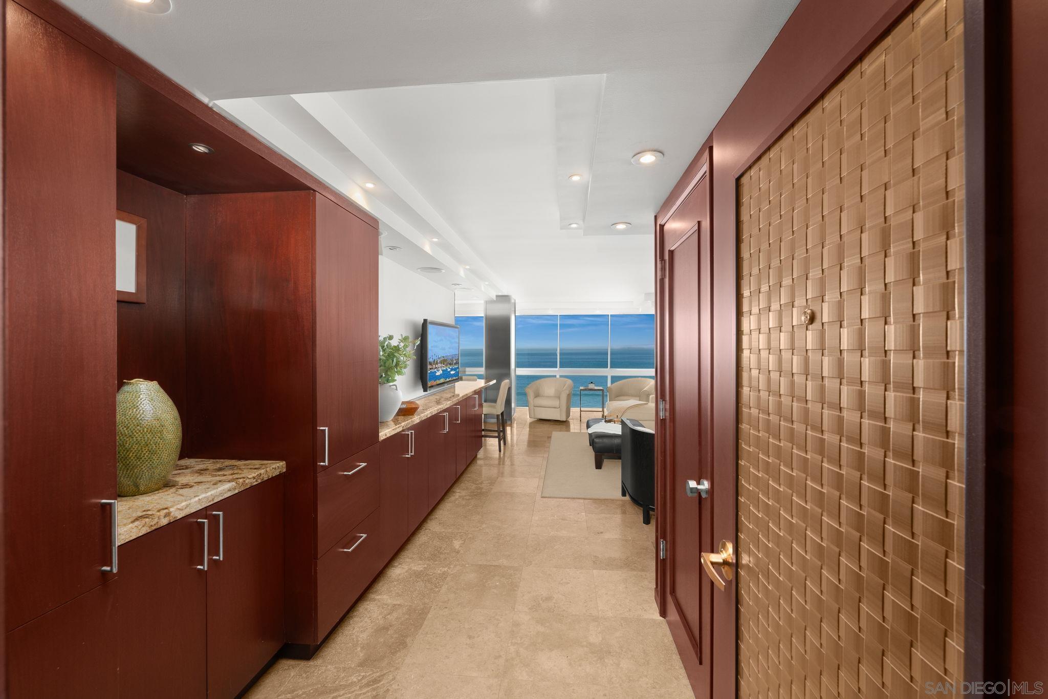 Detail Gallery Image 23 of 35 For 1760  Avenida Del Mundo  #406,  Coronado,  CA 92118 - 2 Beds | 2 Baths