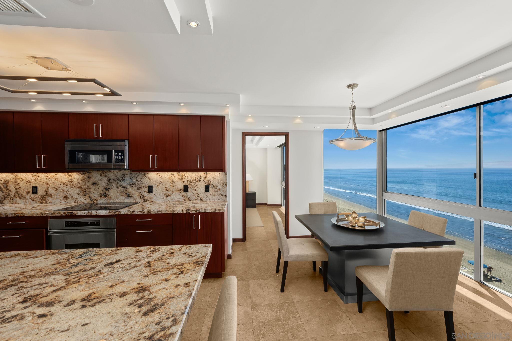 Detail Gallery Image 4 of 35 For 1760  Avenida Del Mundo  #406,  Coronado,  CA 92118 - 2 Beds | 2 Baths