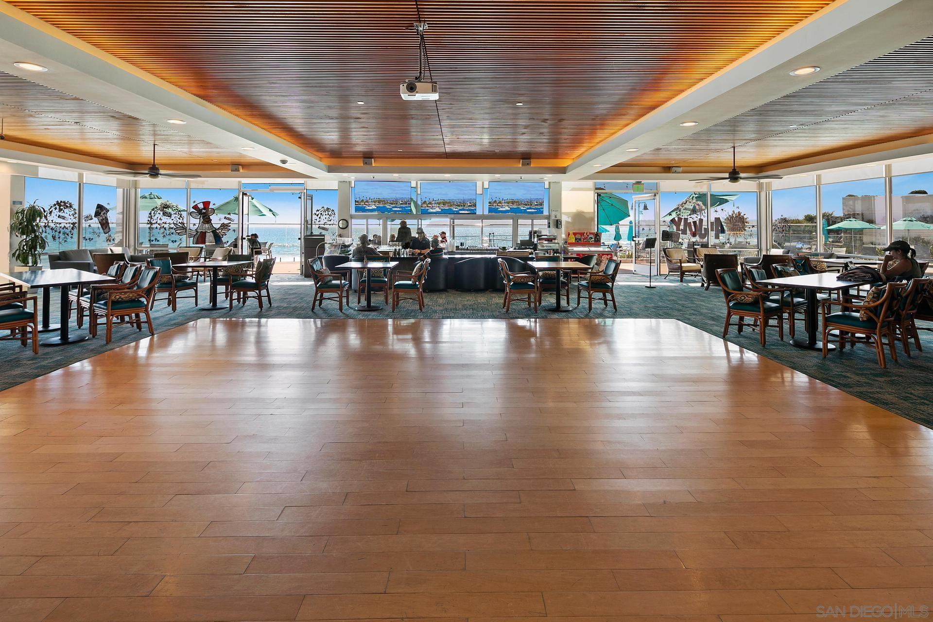 Detail Gallery Image 30 of 35 For 1760  Avenida Del Mundo  #406,  Coronado,  CA 92118 - 2 Beds | 2 Baths