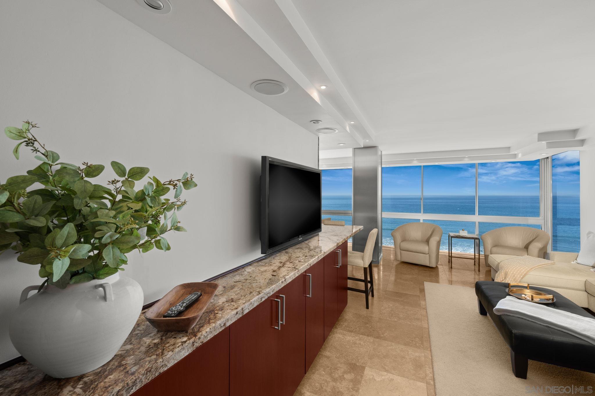 Detail Gallery Image 8 of 35 For 1760  Avenida Del Mundo  #406,  Coronado,  CA 92118 - 2 Beds | 2 Baths