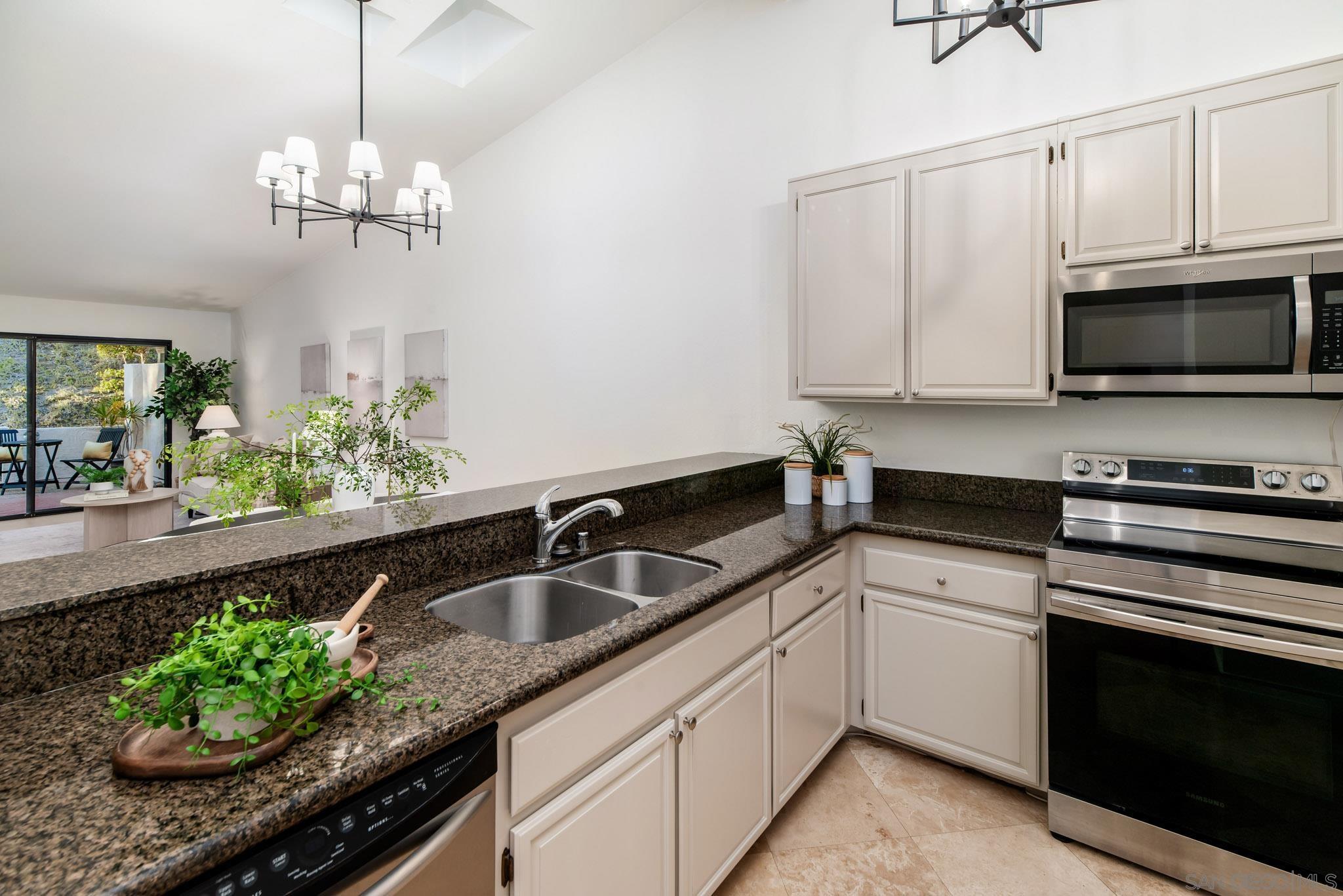 Detail Gallery Image 17 of 51 For 17922  Avenida Cordillera  #258,  San Diego,  CA 92128 - 2 Beds | 2 Baths