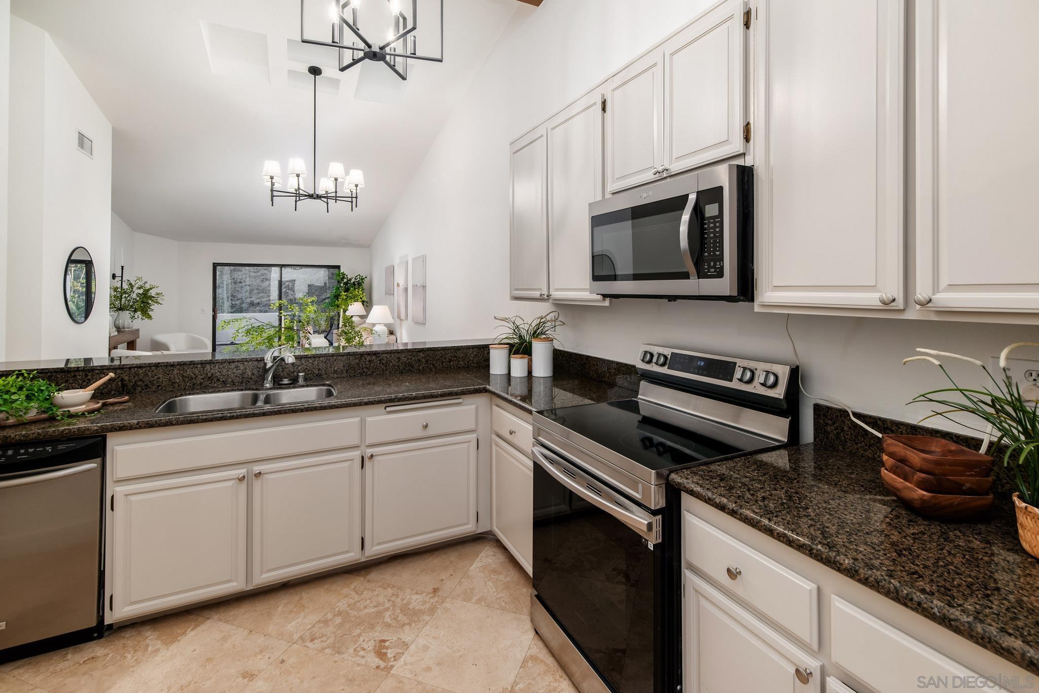 Detail Gallery Image 18 of 51 For 17922  Avenida Cordillera  #258,  San Diego,  CA 92128 - 2 Beds | 2 Baths