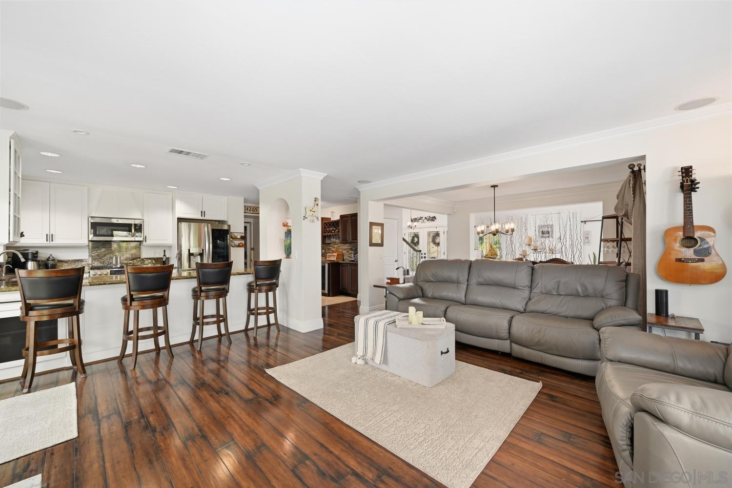 Detail Gallery Image 12 of 41 For 14265  Manzella, San Diego,  CA 92129 - 5 Beds | 3 Baths