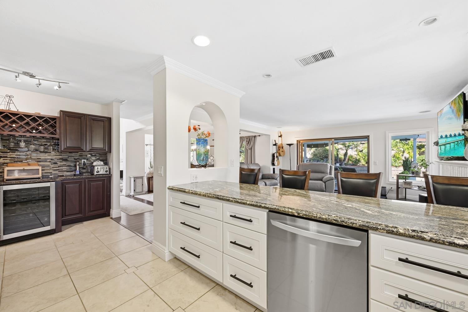 Detail Gallery Image 16 of 41 For 14265  Manzella, San Diego,  CA 92129 - 5 Beds | 3 Baths