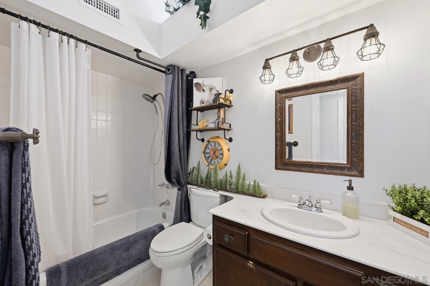 Detail Gallery Image 28 of 41 For 14265  Manzella, San Diego,  CA 92129 - 5 Beds | 3 Baths