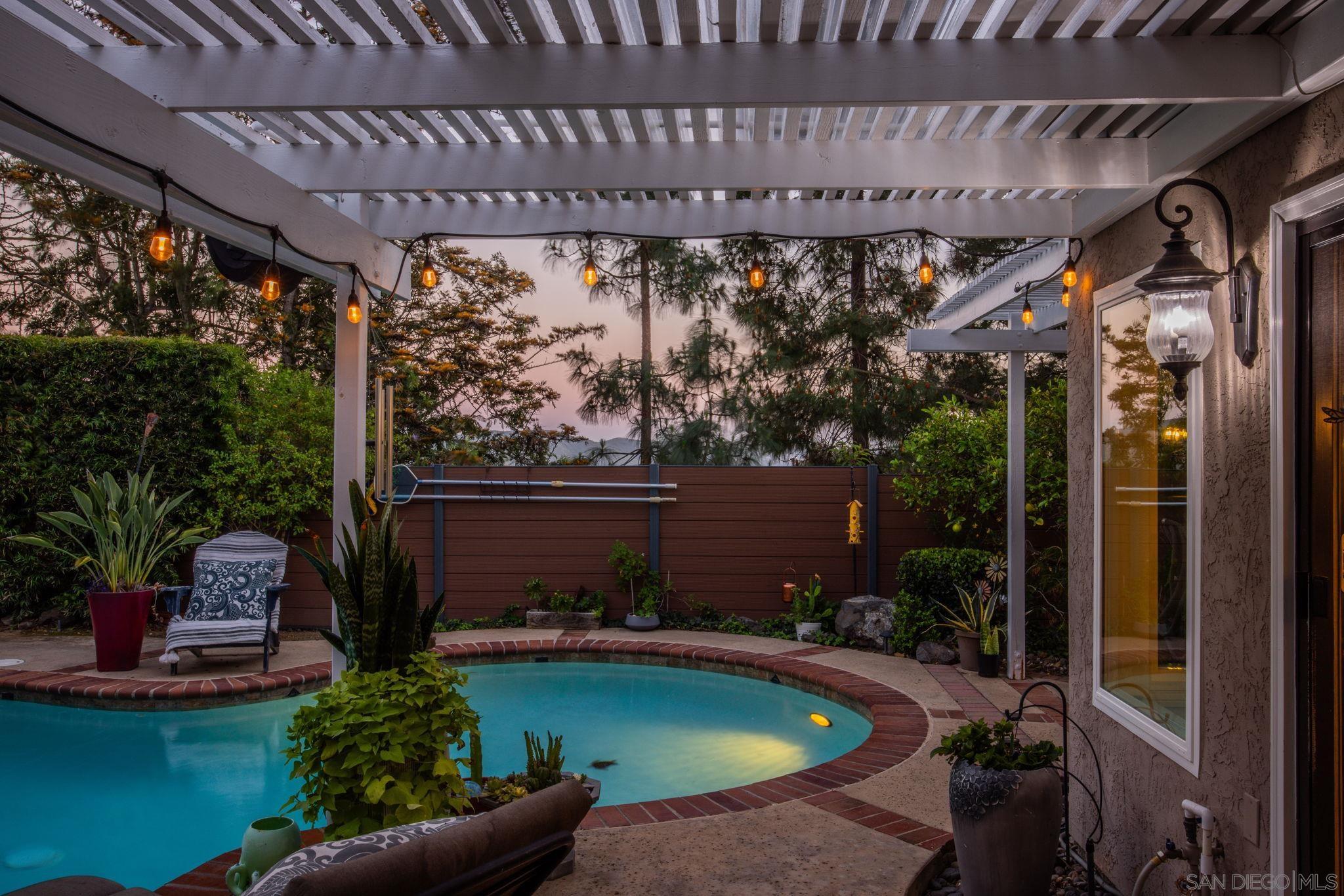 Detail Gallery Image 33 of 51 For 14265  Manzella, San Diego,  CA 92129 - 5 Beds | 3 Baths